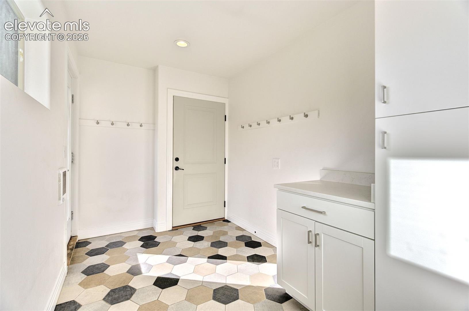 Listing photo 13 for 1825 Parkview Boulevard