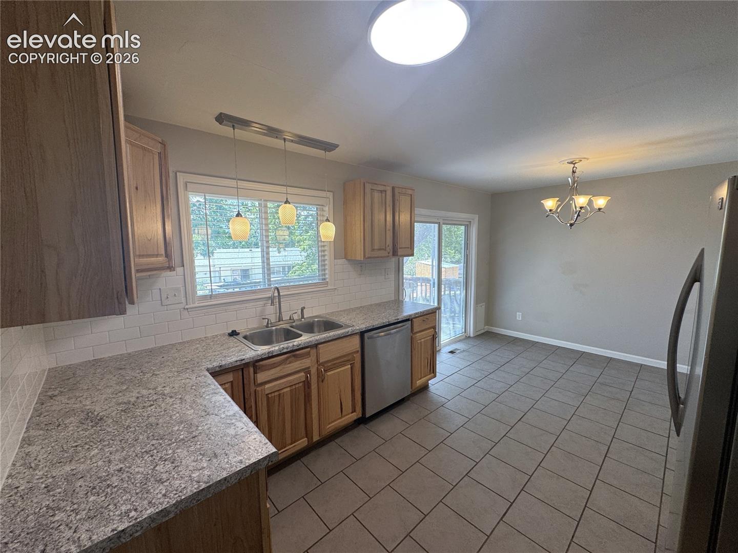 Listing photo 11 for 6910 Fielding Circle