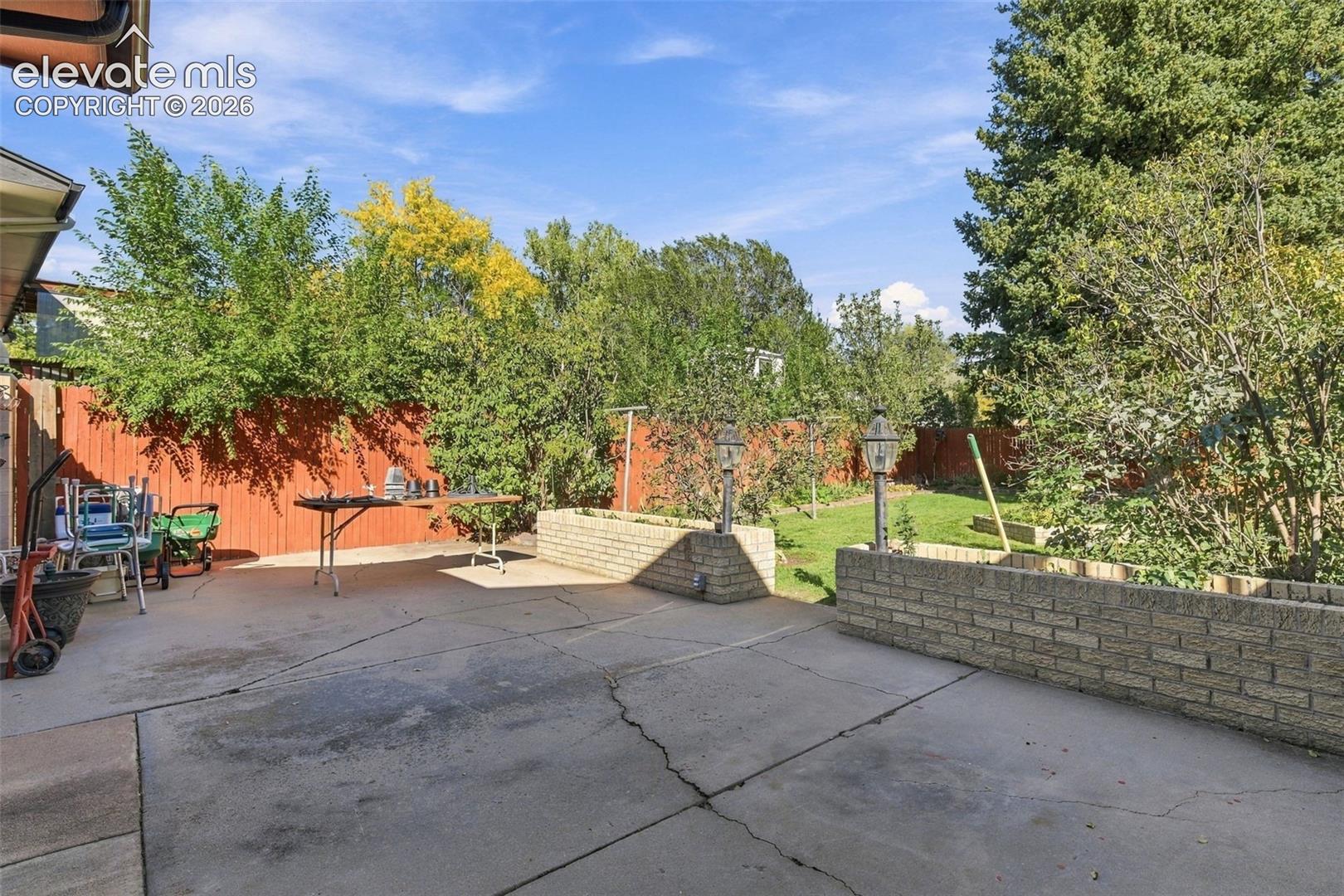 Listing photo 6 for 319 Fairfax Street
