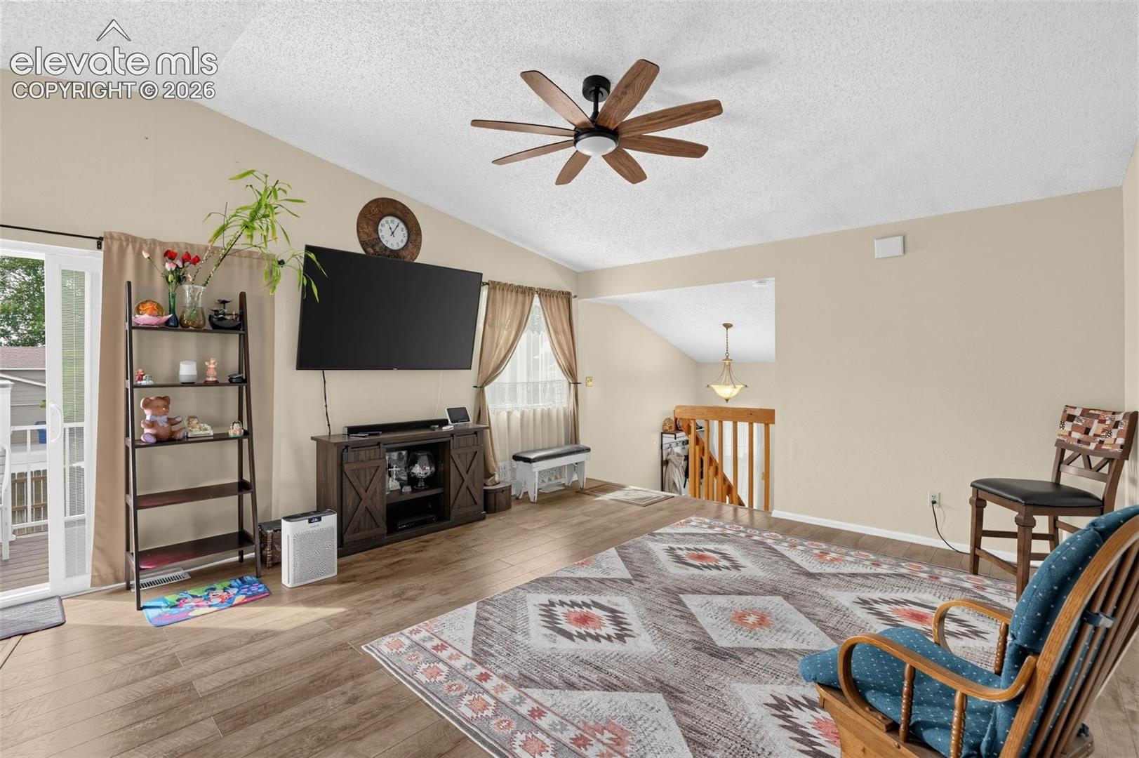 Listing photo 3 for 4565 Howland Street