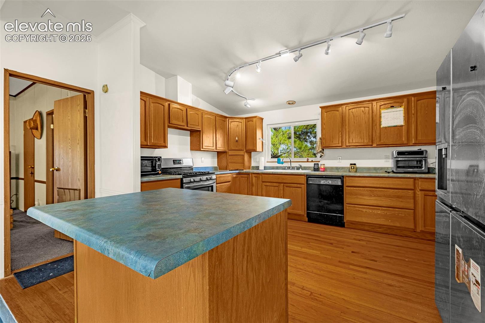 Listing photo 4 for 5505 Prospero Road