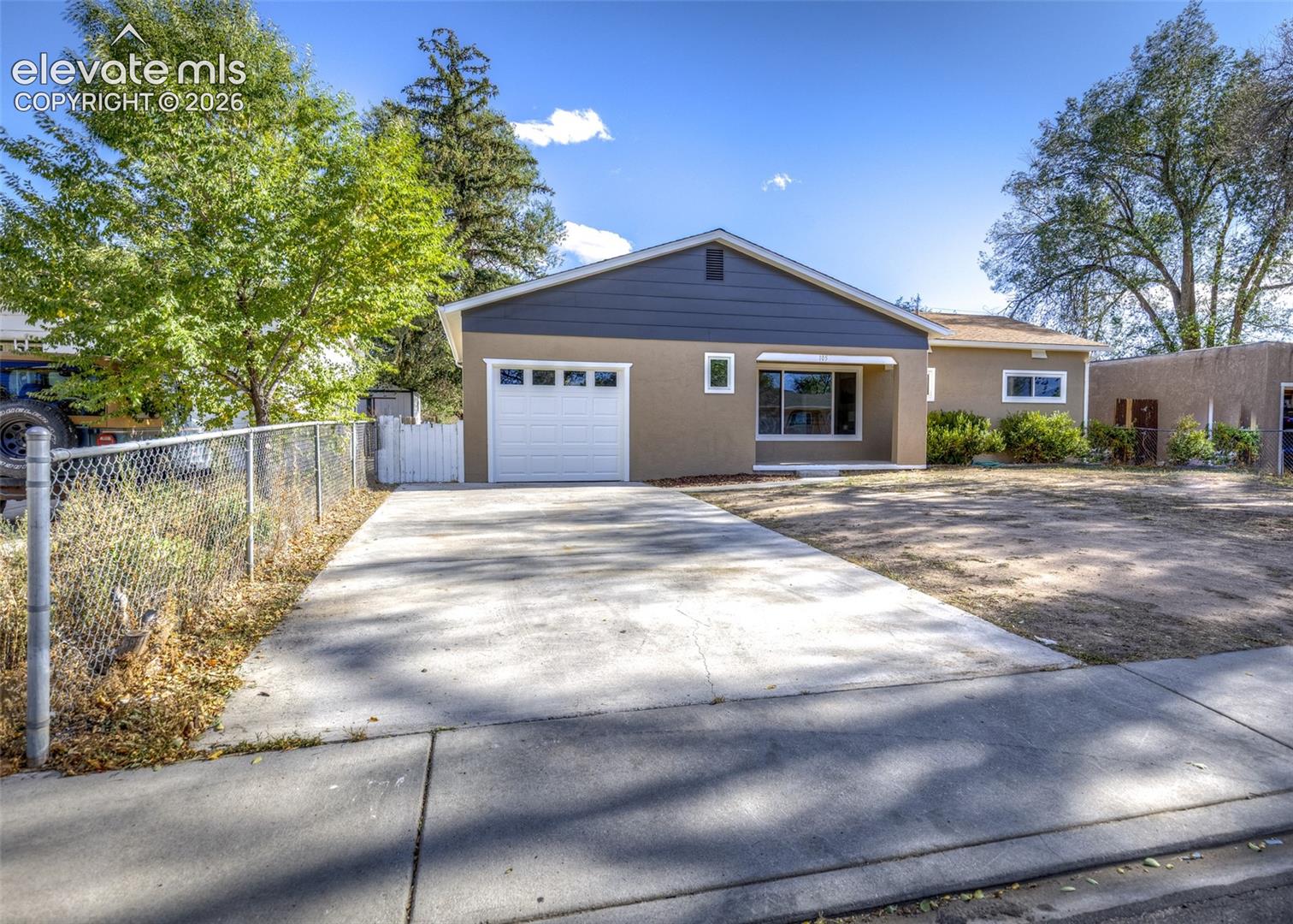 Listing photo 2 for 105 Norman Drive