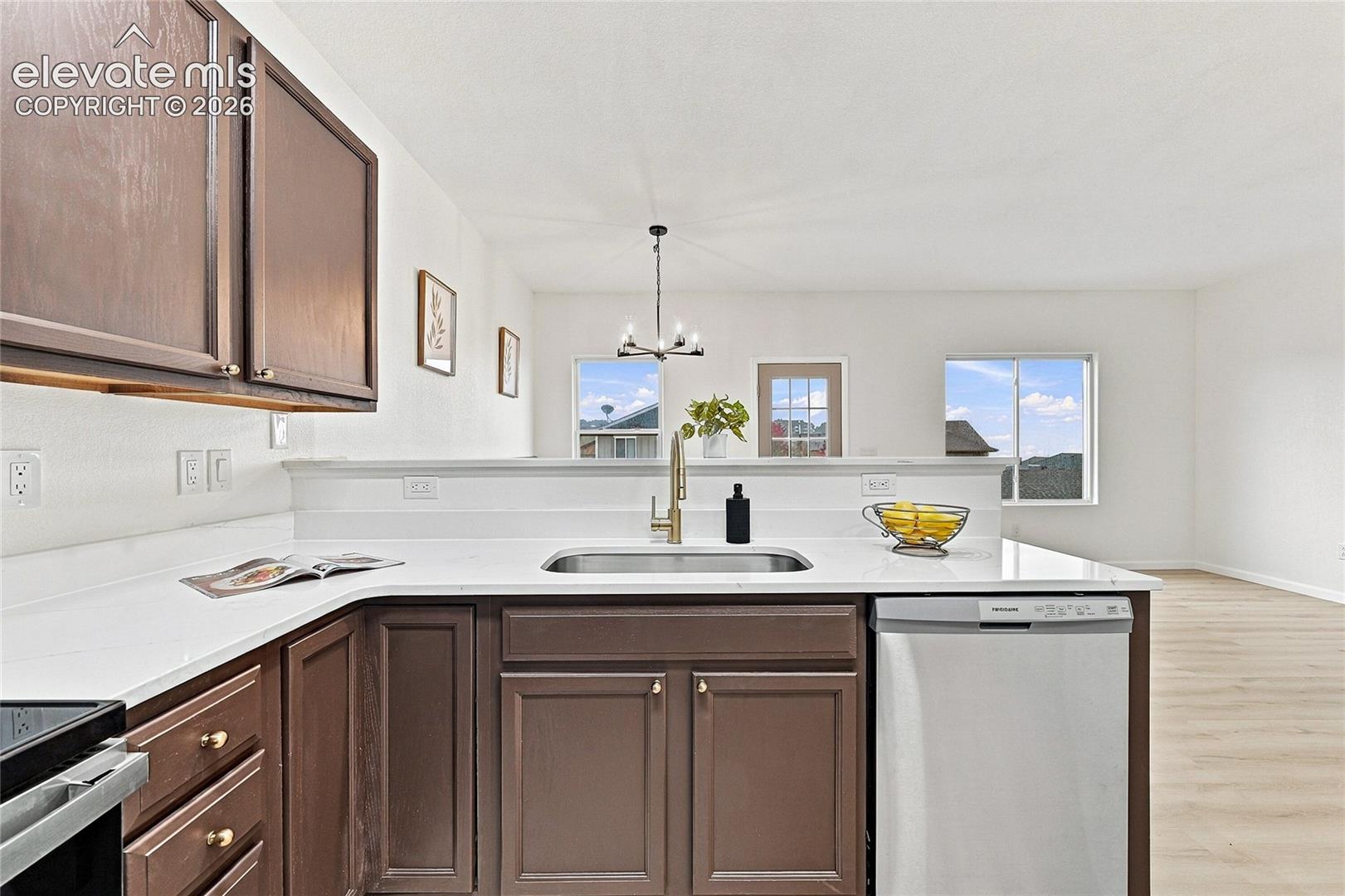 Listing photo 8 for 1921 Flintshire Street