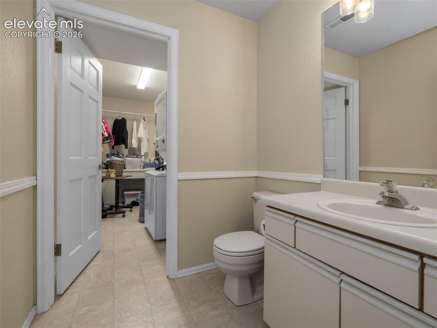 Listing photo 5 for 2525 Ramsgate Terrace