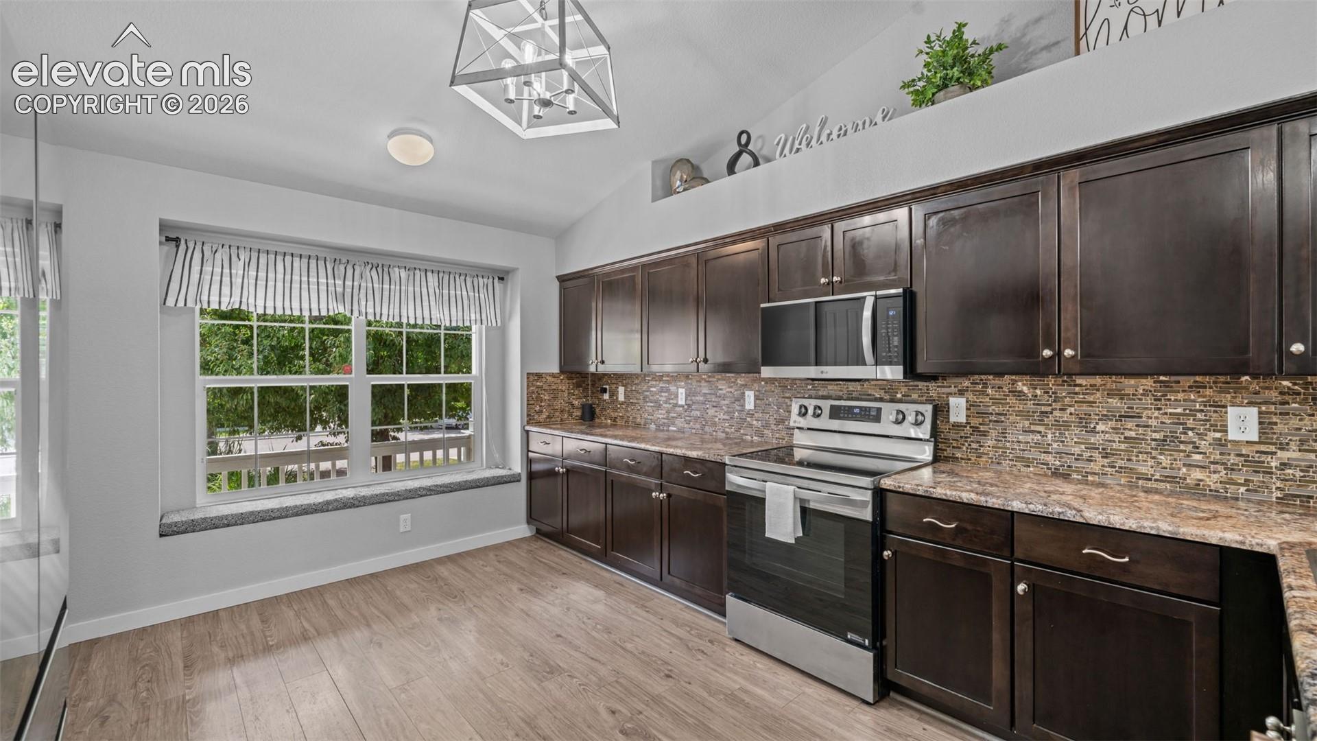 Listing photo 8 for 8068 Hollygrape Lane