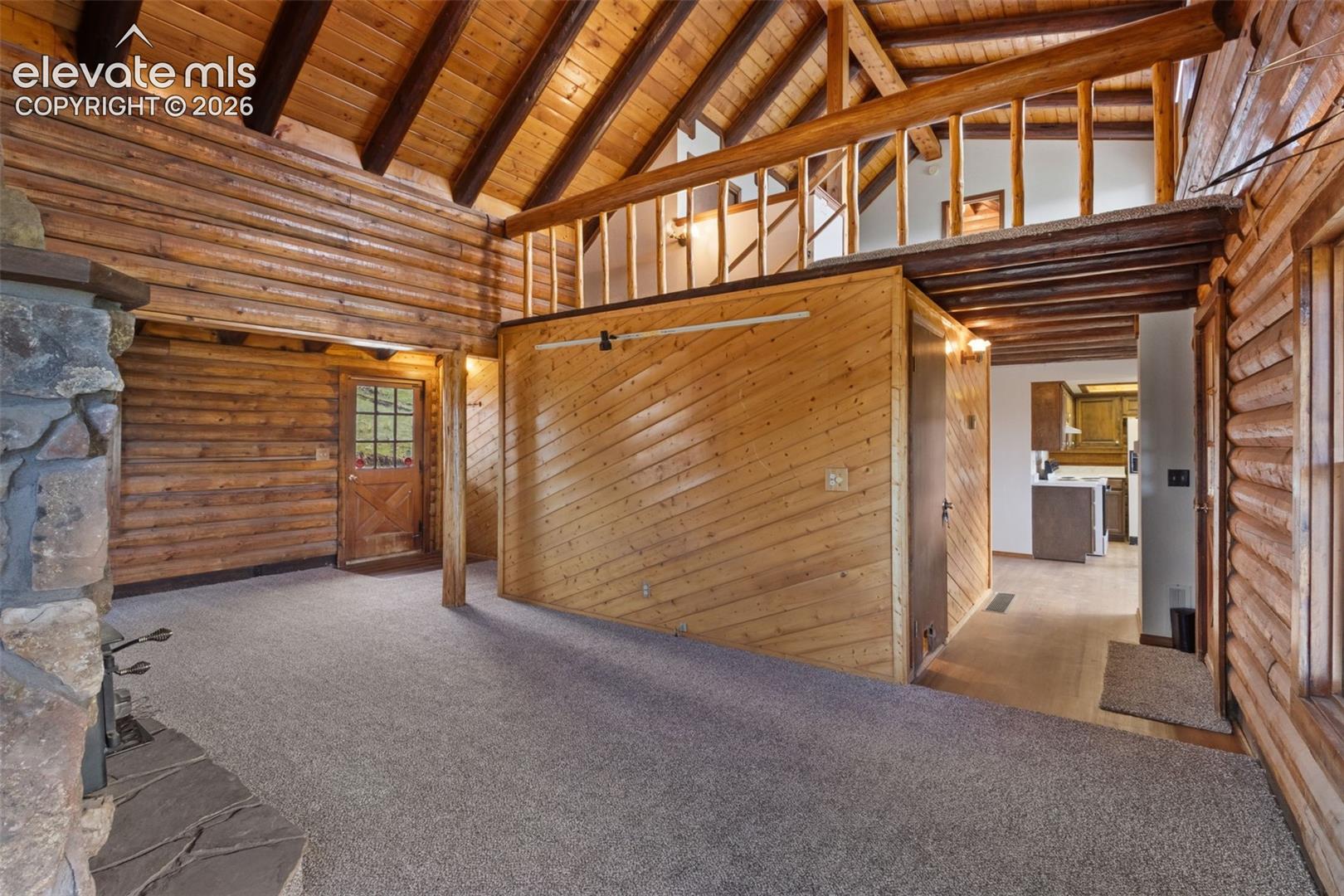 Listing photo 5 for 258 Appian Way