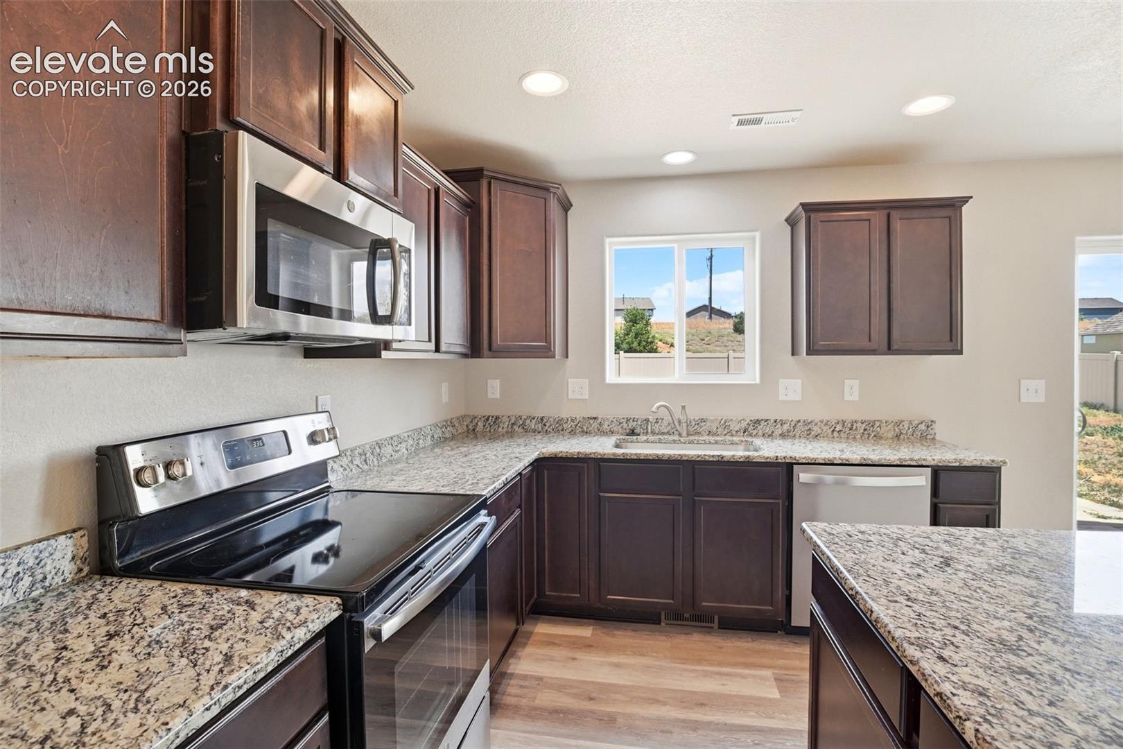 Listing photo 15 for 10725 Traders Parkway