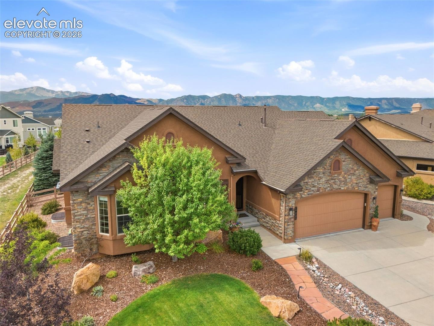 Listing photo 2 for 2477 Fieldbrook Court
