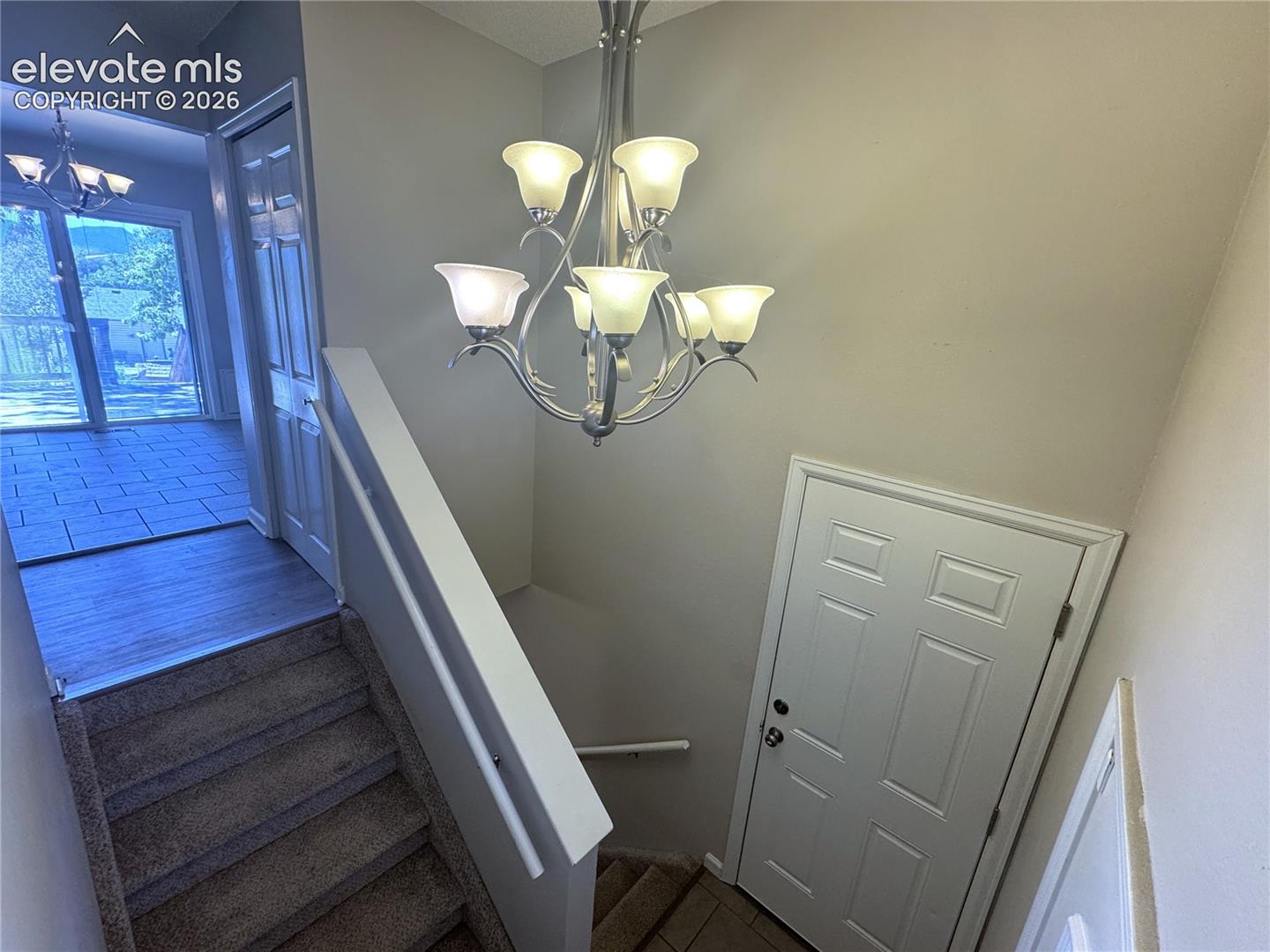 Listing photo 5 for 6910 Fielding Circle