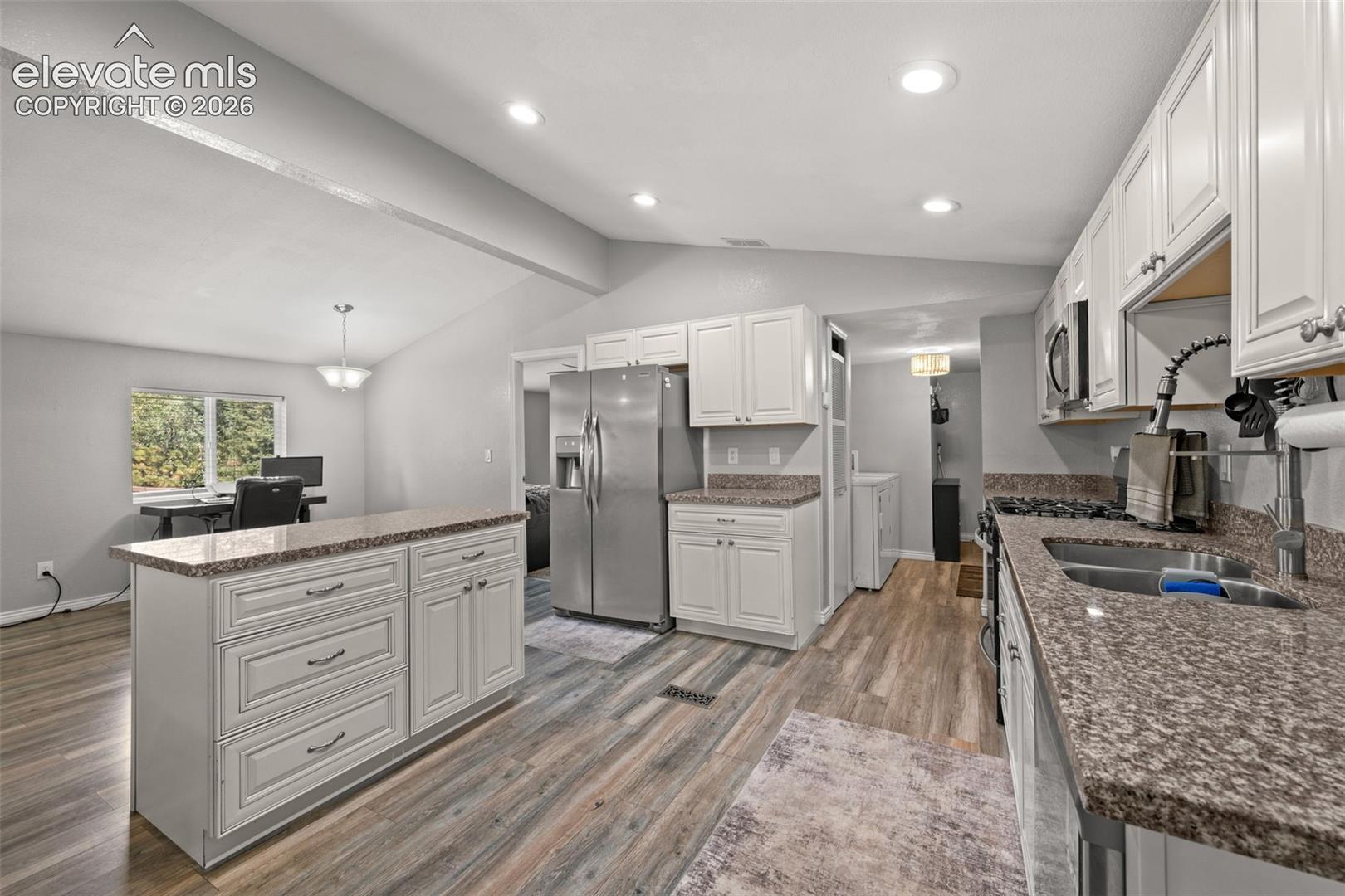 Listing photo 14 for 311 Comanche Village Drive