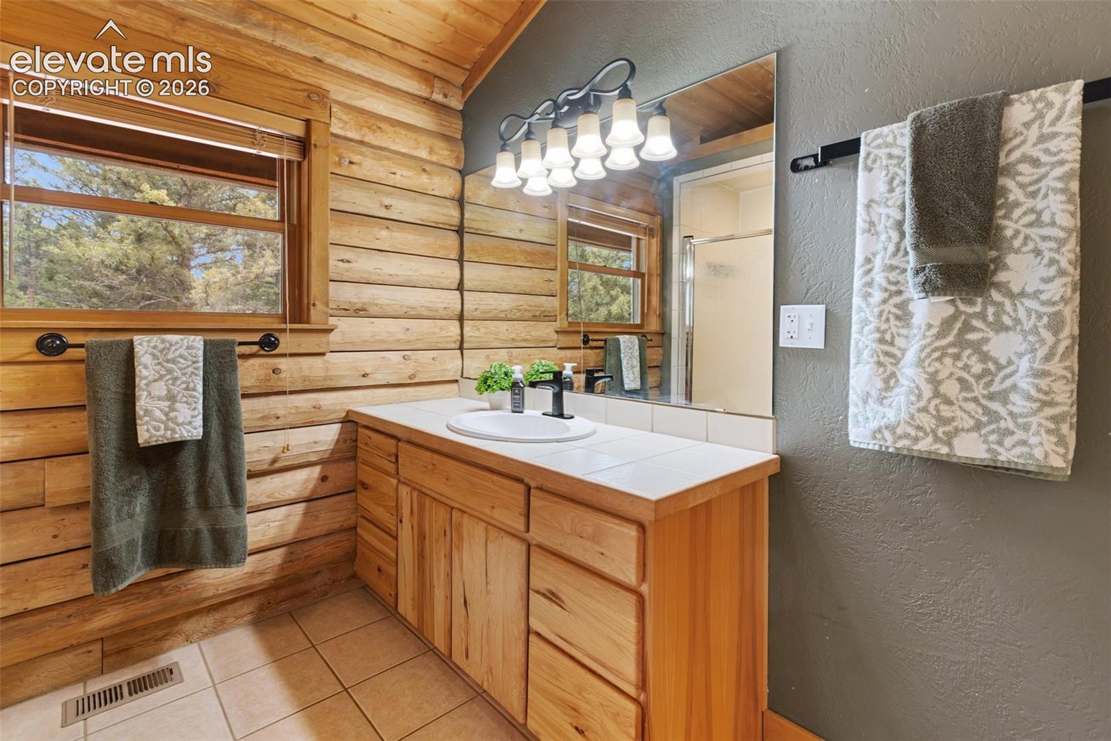 Listing photo 27 for 918 Douglas Fir Drive