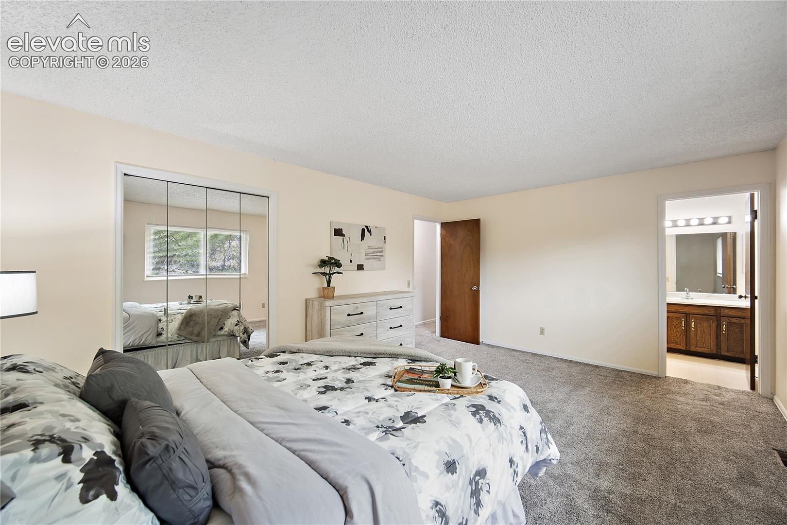 Listing photo 21 for 2998 Westcliff Circle