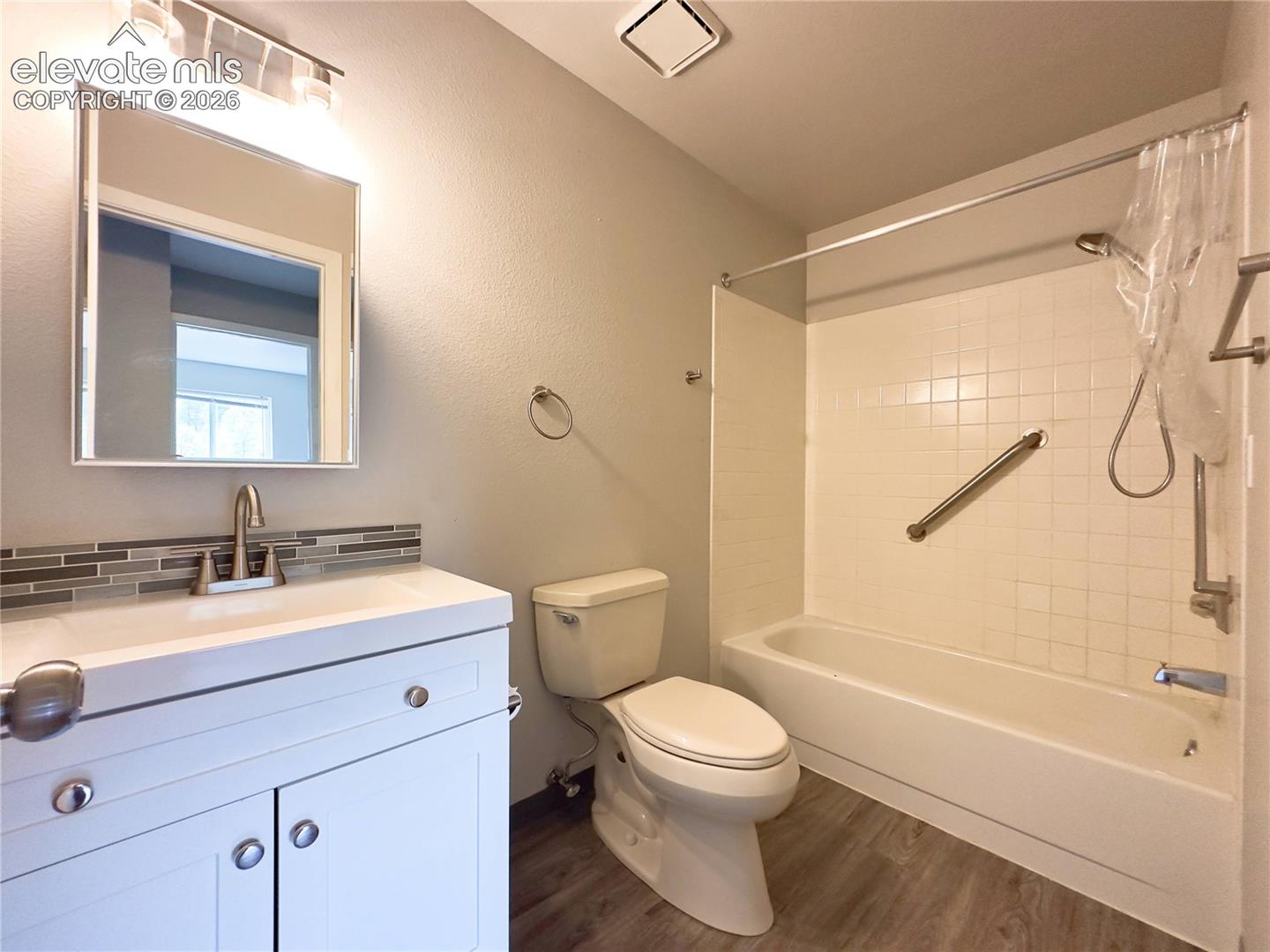 Listing photo 12 for 380 Paradise Circle A8