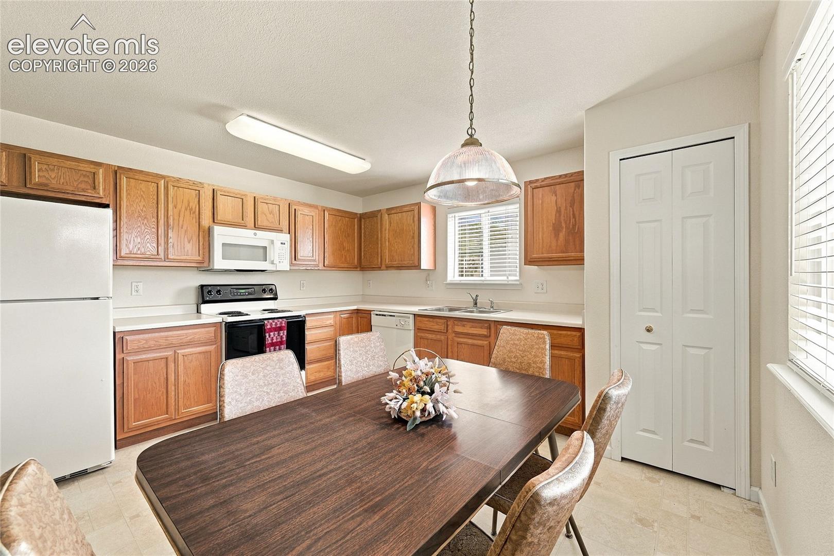 Listing photo 9 for 7538 Sailwind Drive
