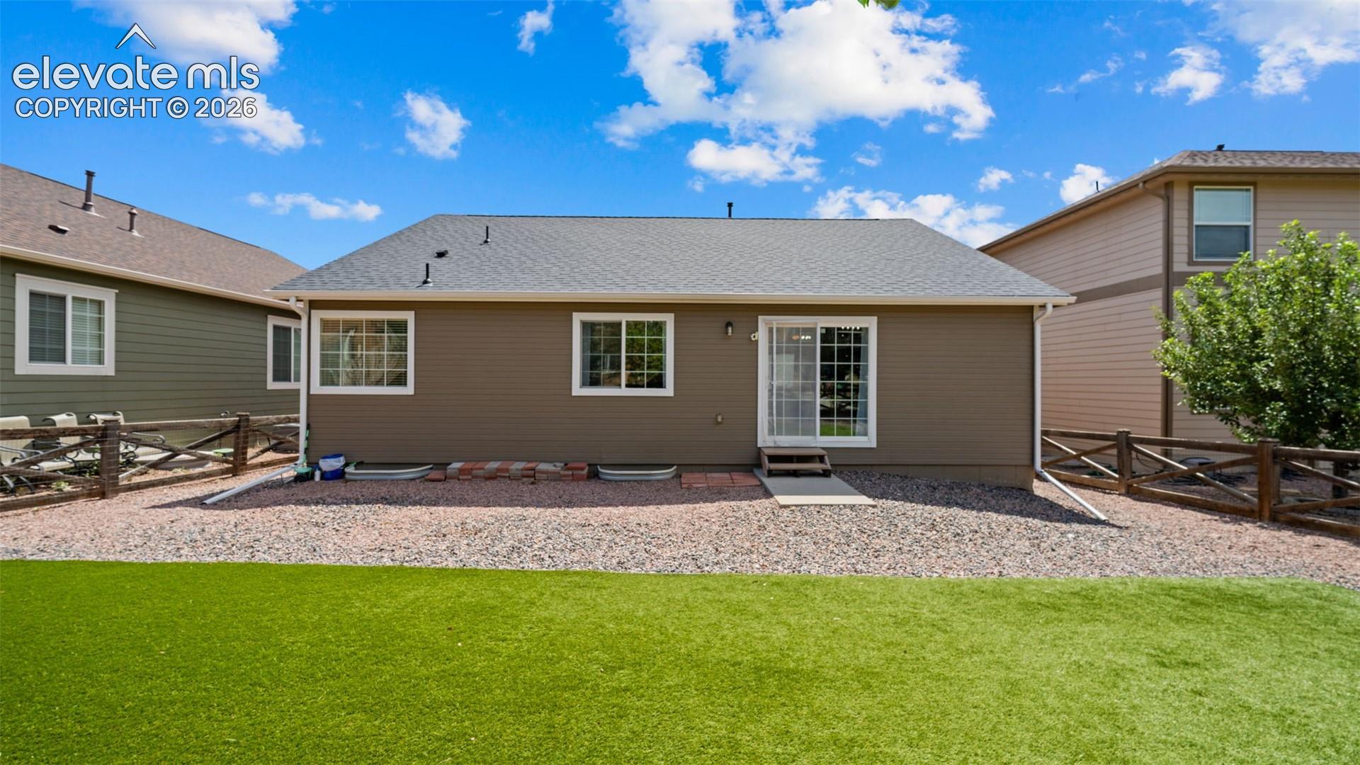 Listing photo 33 for 8068 Hollygrape Lane