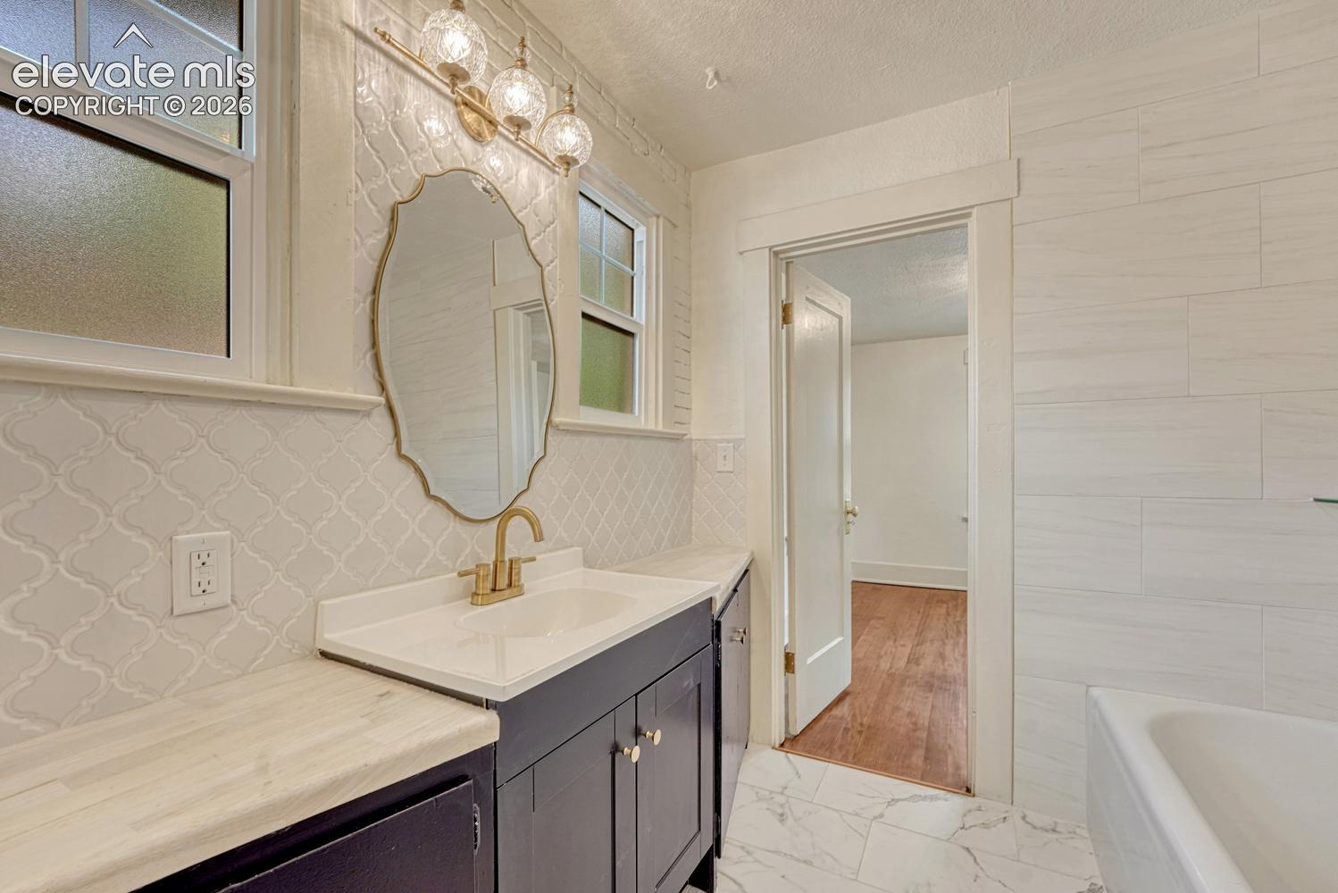 Listing photo 29 for 209 E Washington Street