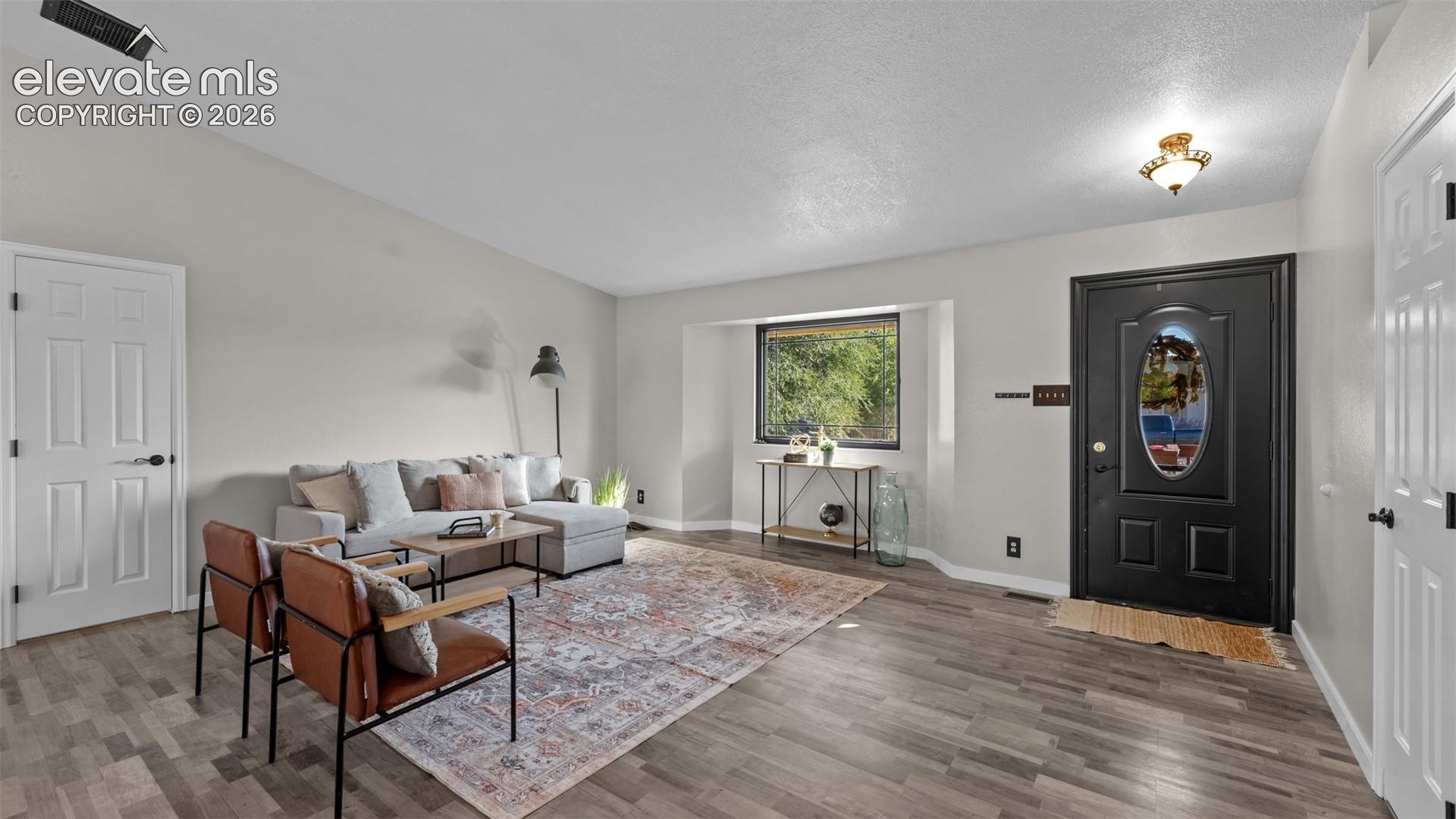Listing photo 4 for 465 S Falcon Drive