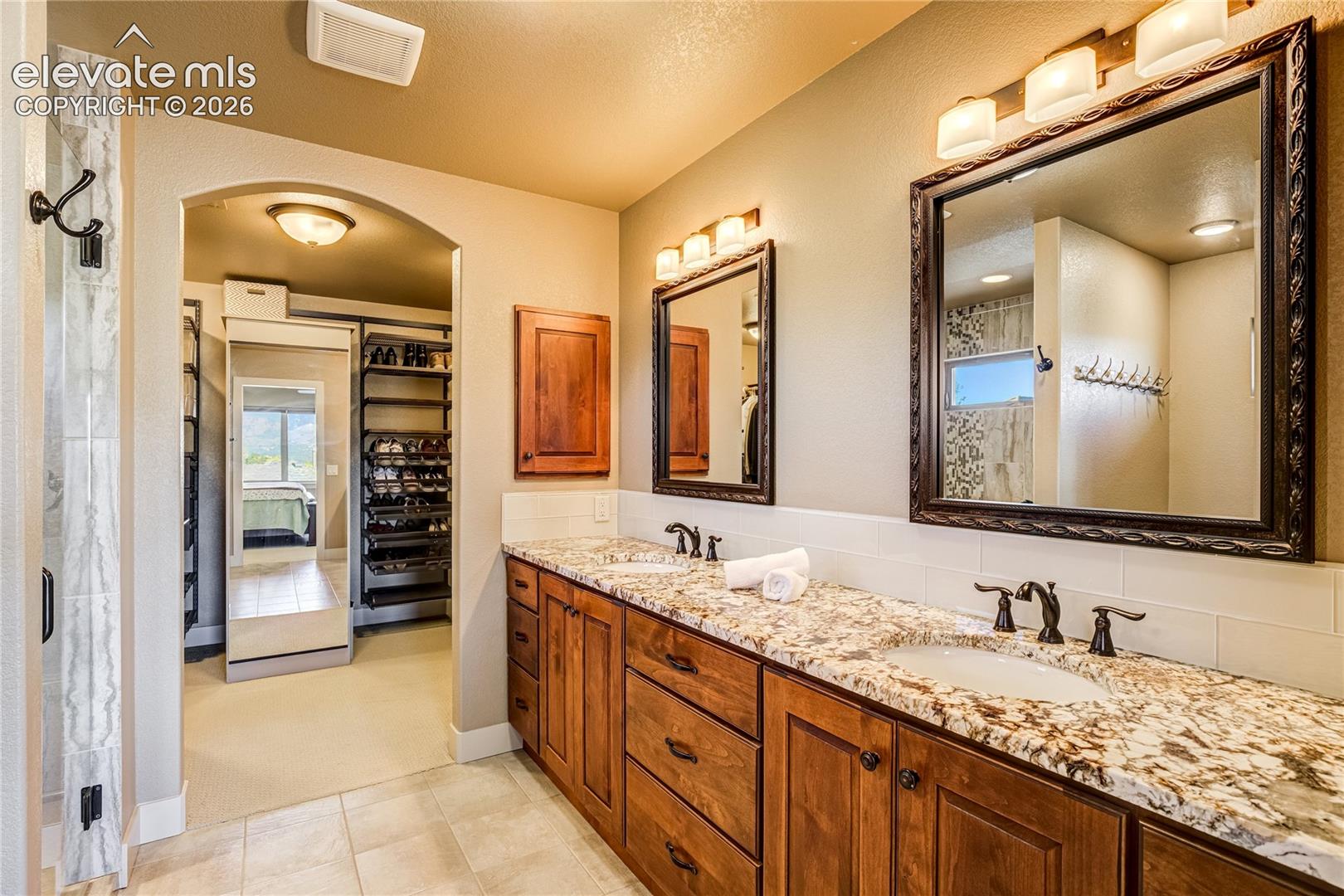 Listing photo 26 for 12427 Creekhurst Drive