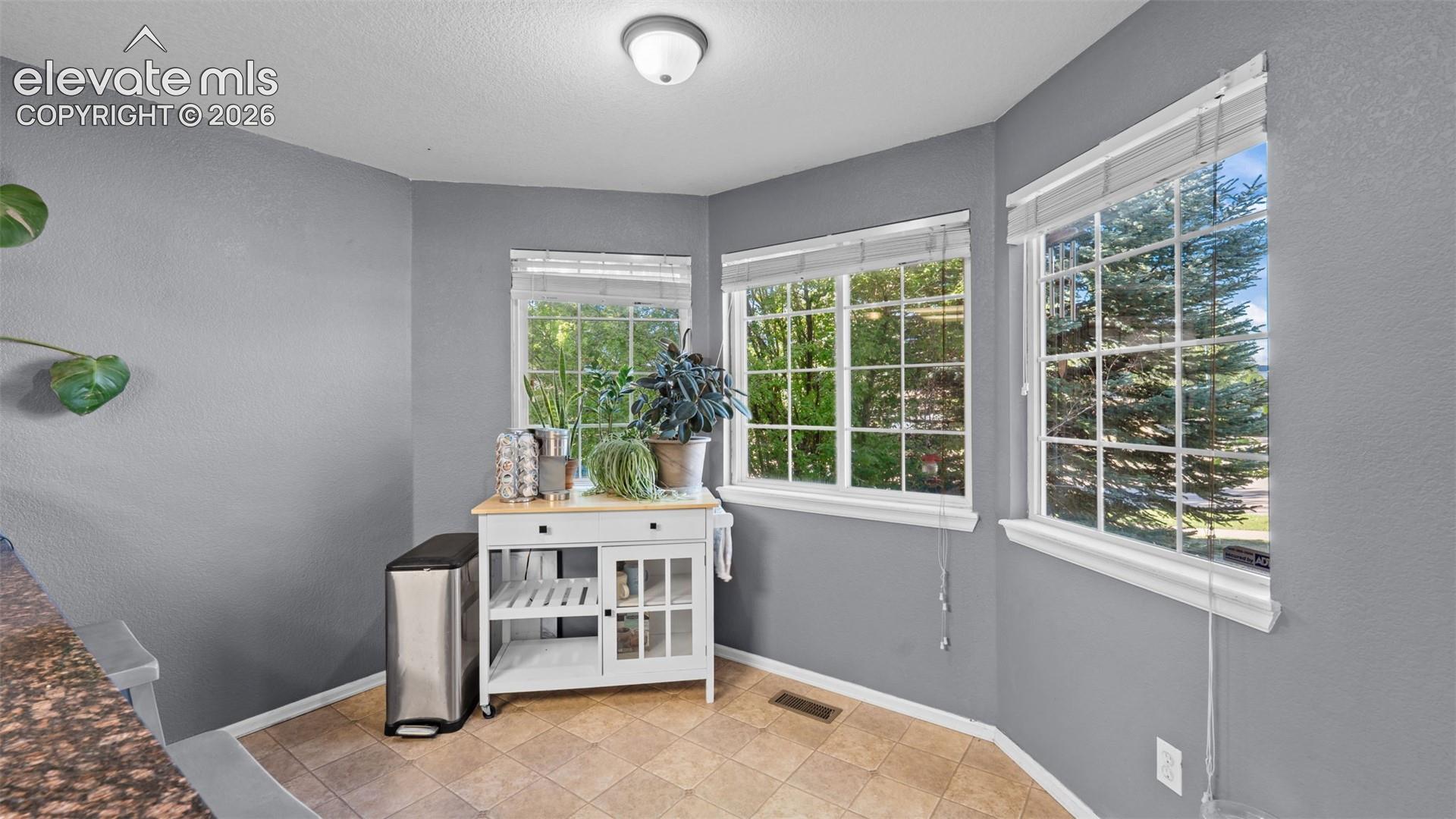 Listing photo 6 for 6544 Cabana Circle