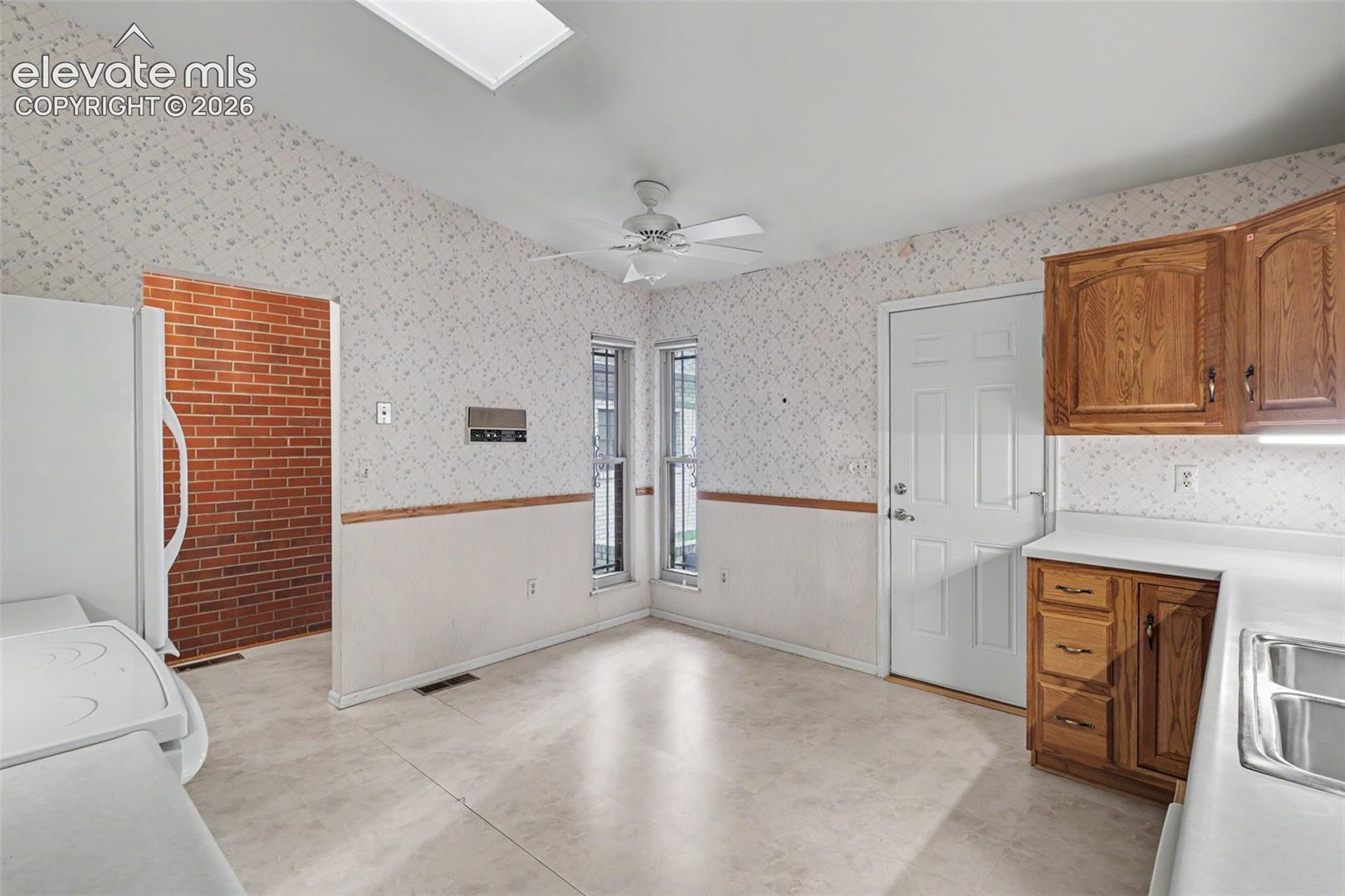 Listing photo 9 for 538 Lakewood Circle
