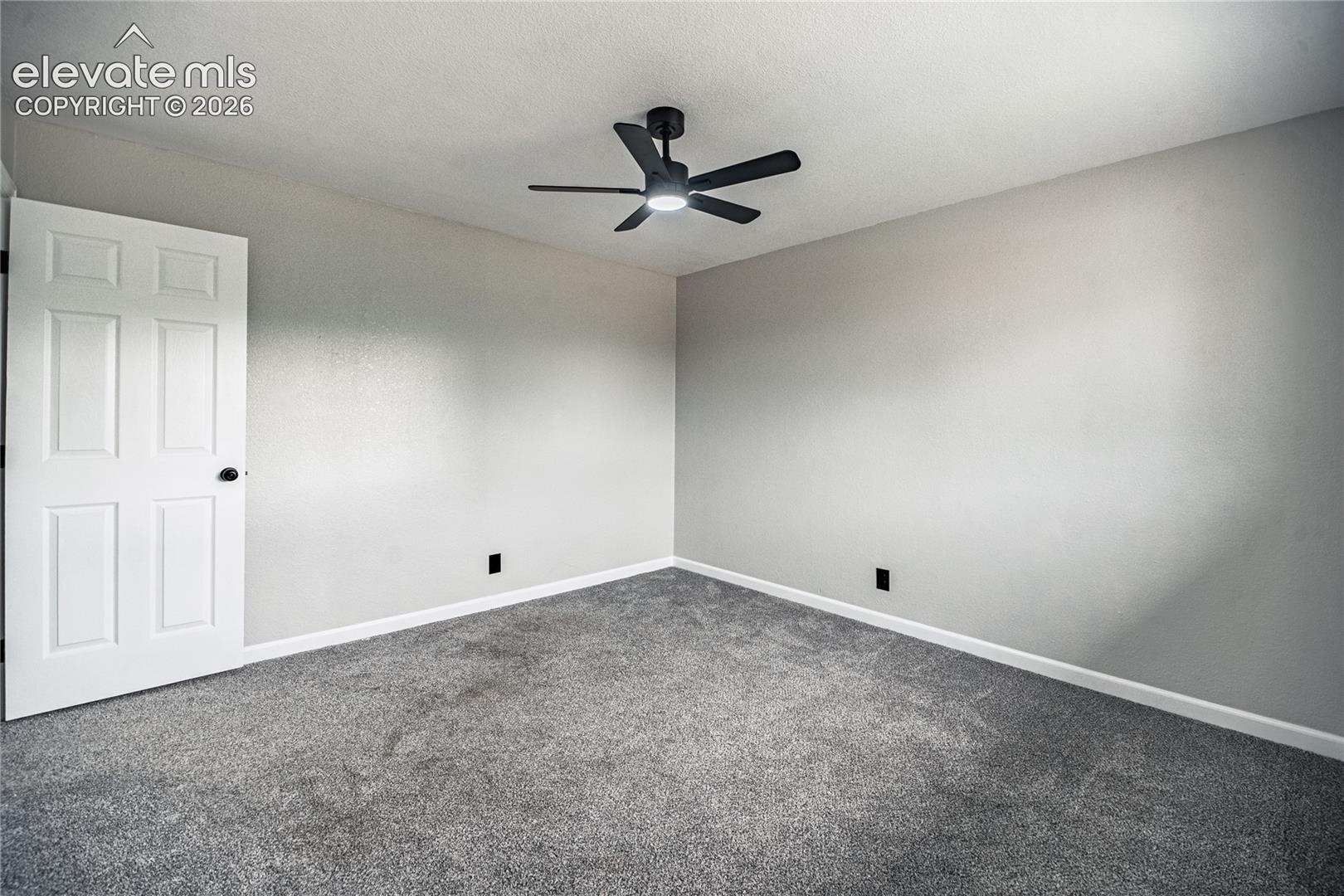Listing photo 19 for 3816 Devonshire Lane