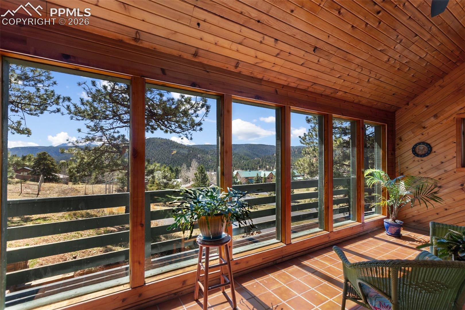 Listing photo 11 for 200 Sun Ridge Court