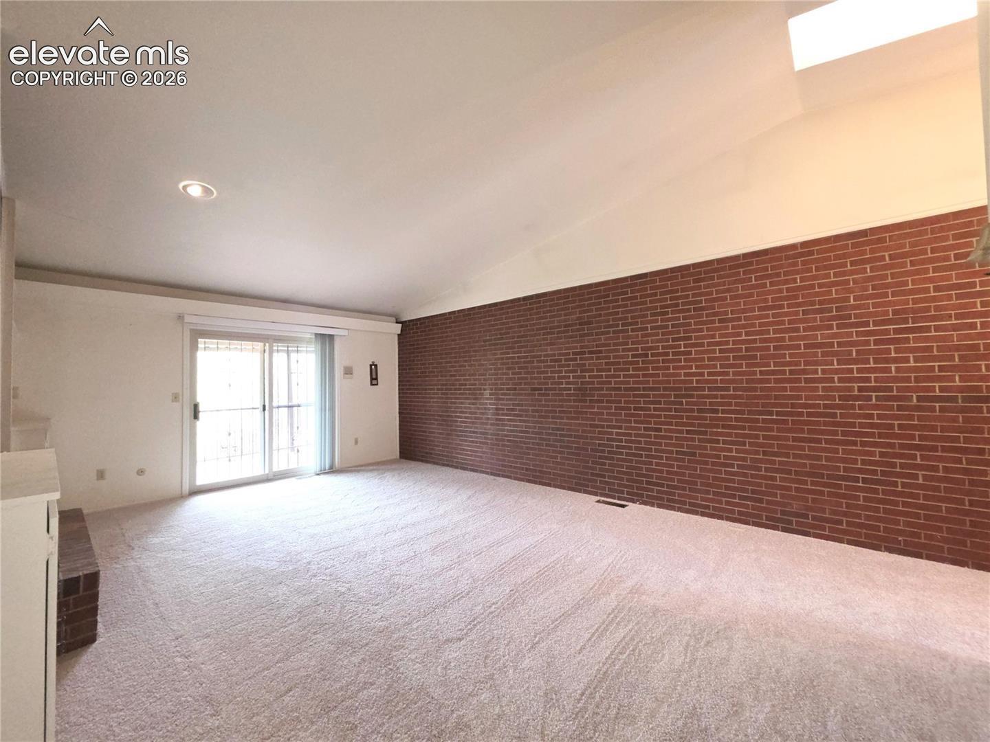 Listing photo 13 for 538 Lakewood Circle