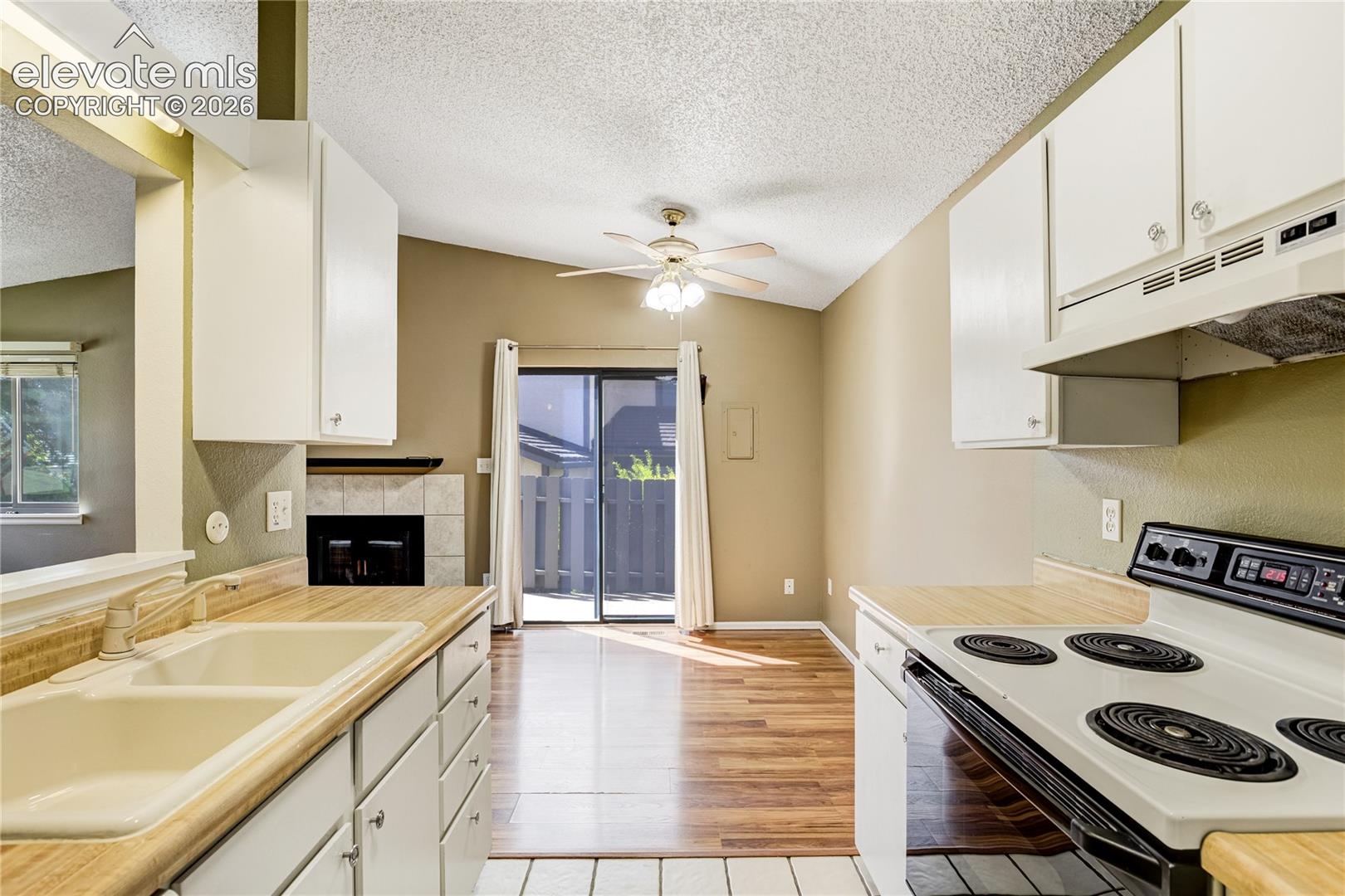 Listing photo 13 for 4875 Bluestem Drive