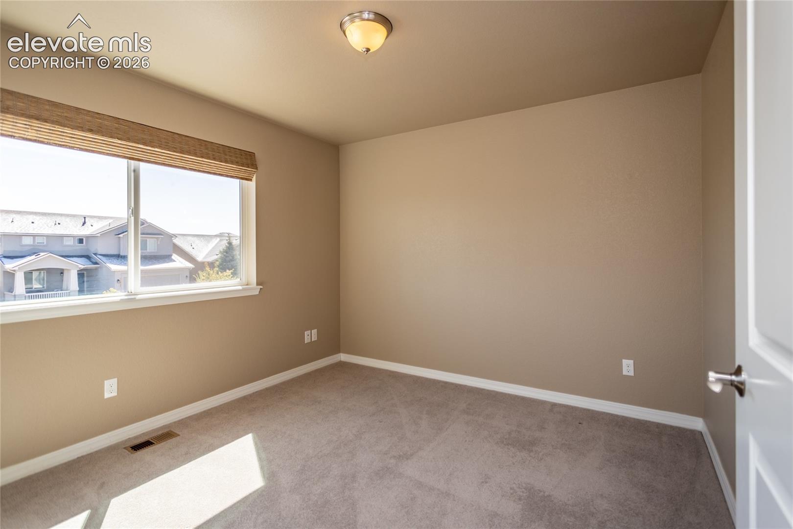 Listing photo 11 for 11068 Echo Canyon Drive