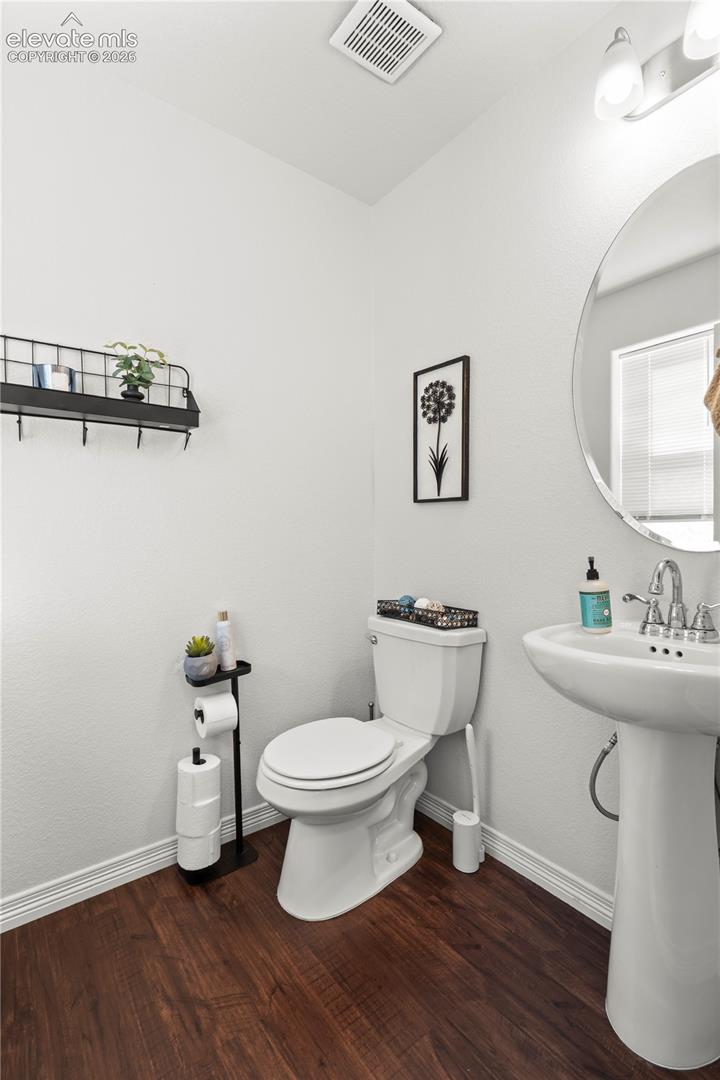 Listing photo 14 for 924 Bidwell Drive