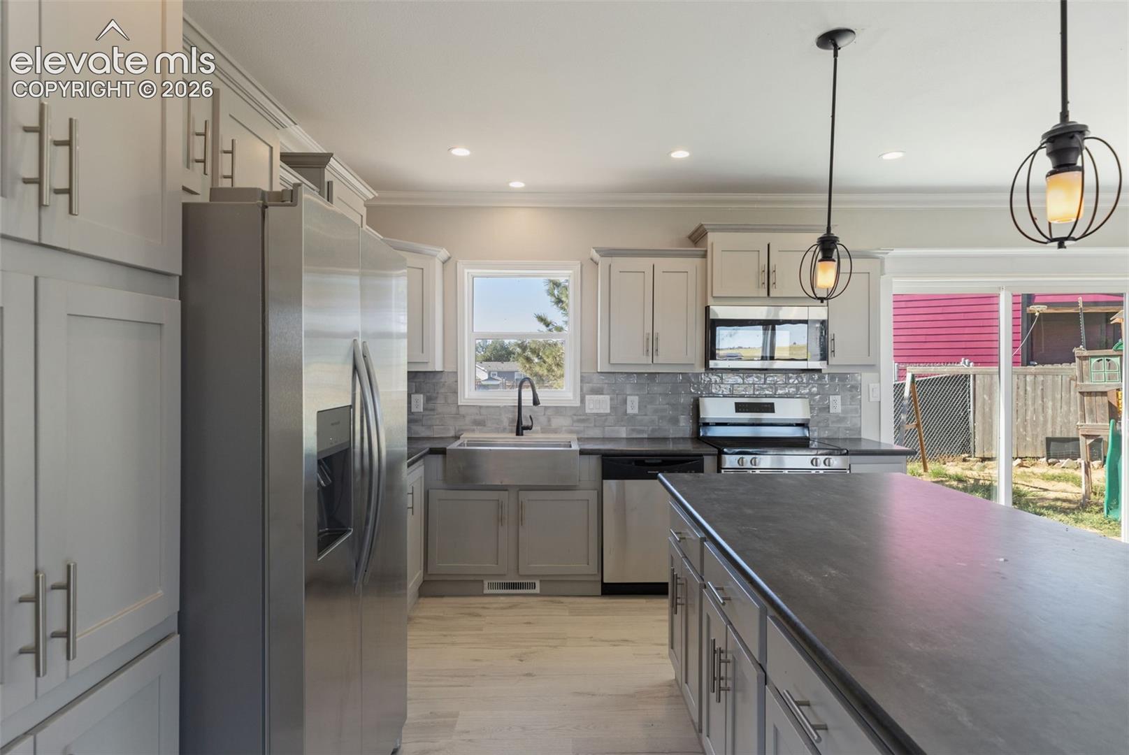 Listing photo 14 for 23767 Redtail Drive