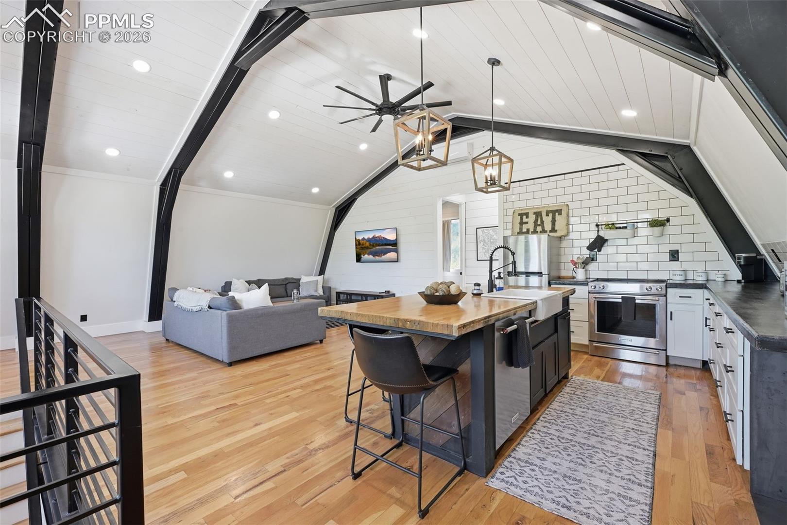 Listing photo 37 for 937 E Costilla Street