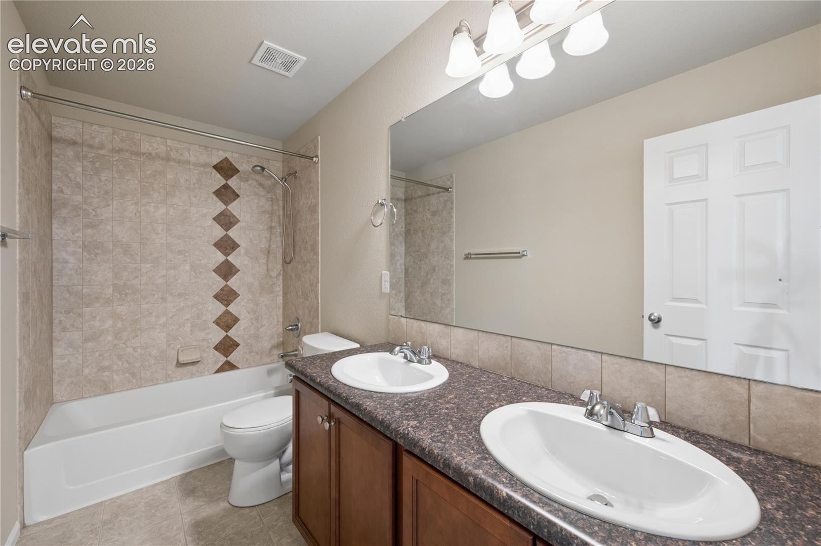 Listing photo 8 for 7183 RED CARDINAL Loop