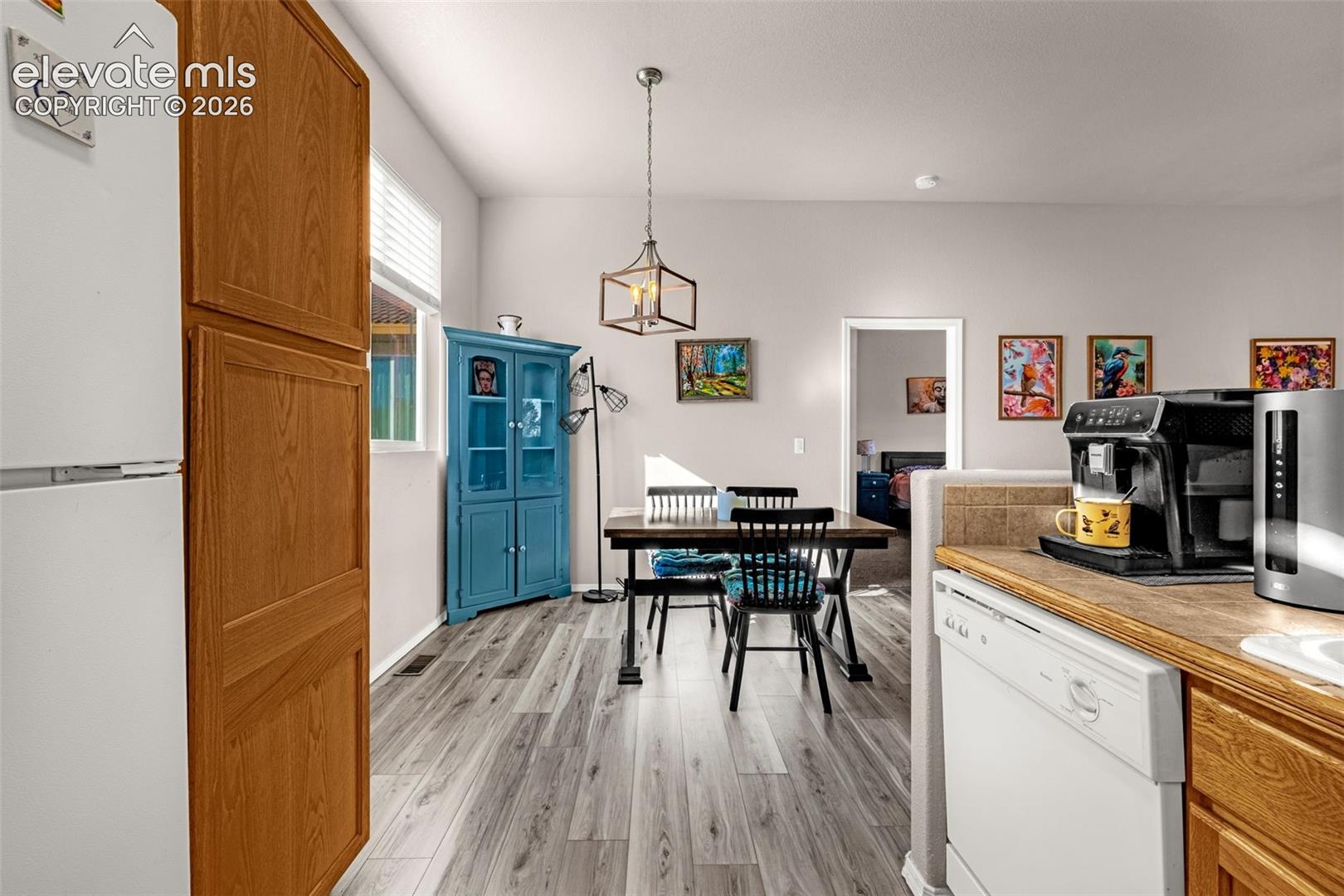 Listing photo 11 for 7086 Sand Crest View