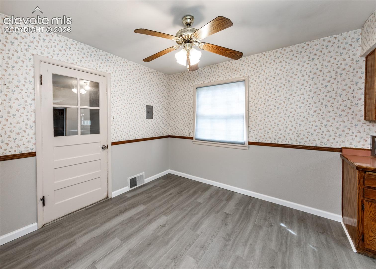 Listing photo 13 for 2203 Templeton Gap Road
