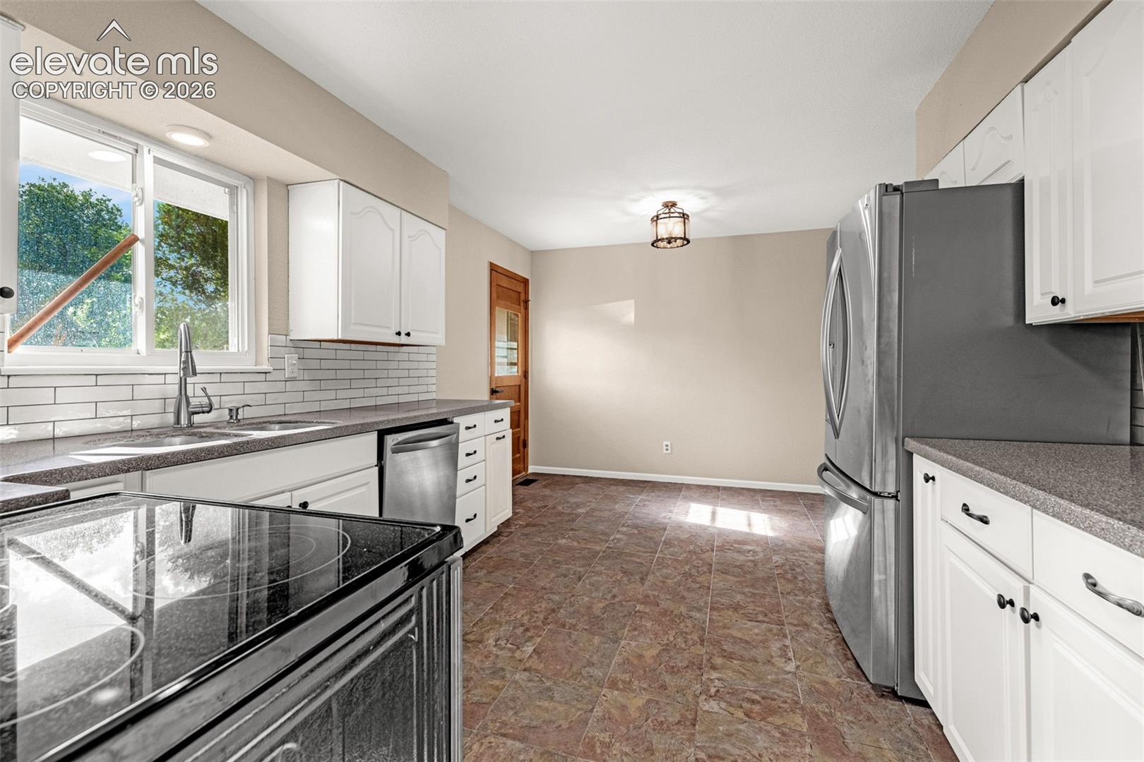 Listing photo 12 for 216 De La Vista Street