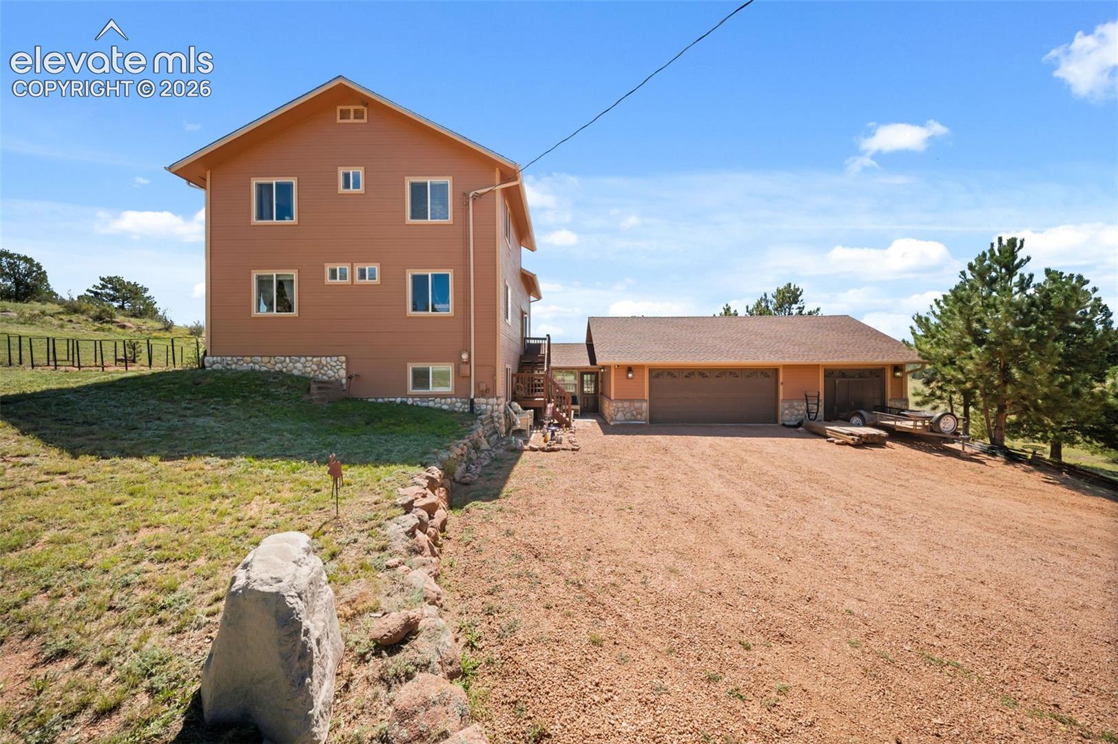 Listing photo 2 for 524 Spring Valley Drive