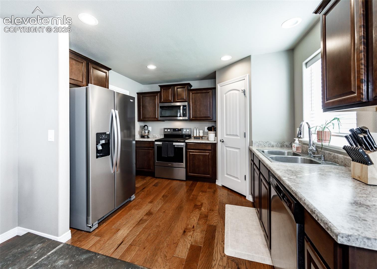 6977 Winnicut Drive, photo 19