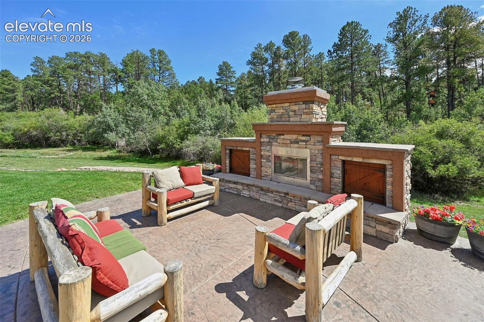 Listing photo 37 for 335 West Way