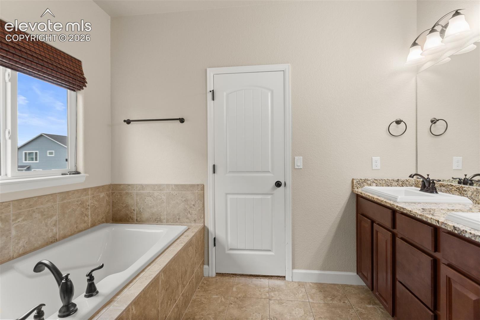 Listing photo 11 for 7551 Dutch Loop