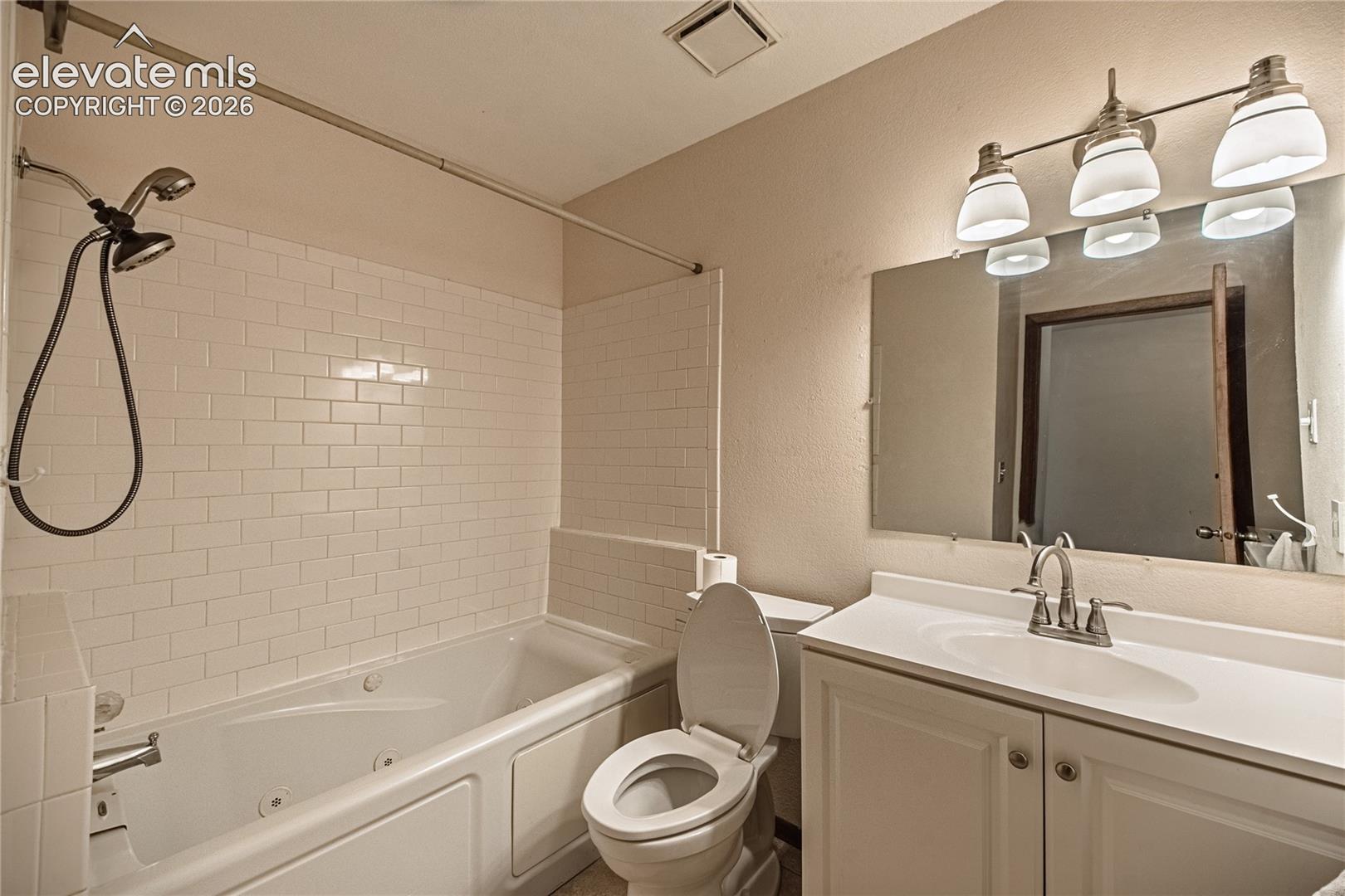 Listing photo 14 for 52 El Paso Boulevard 2B