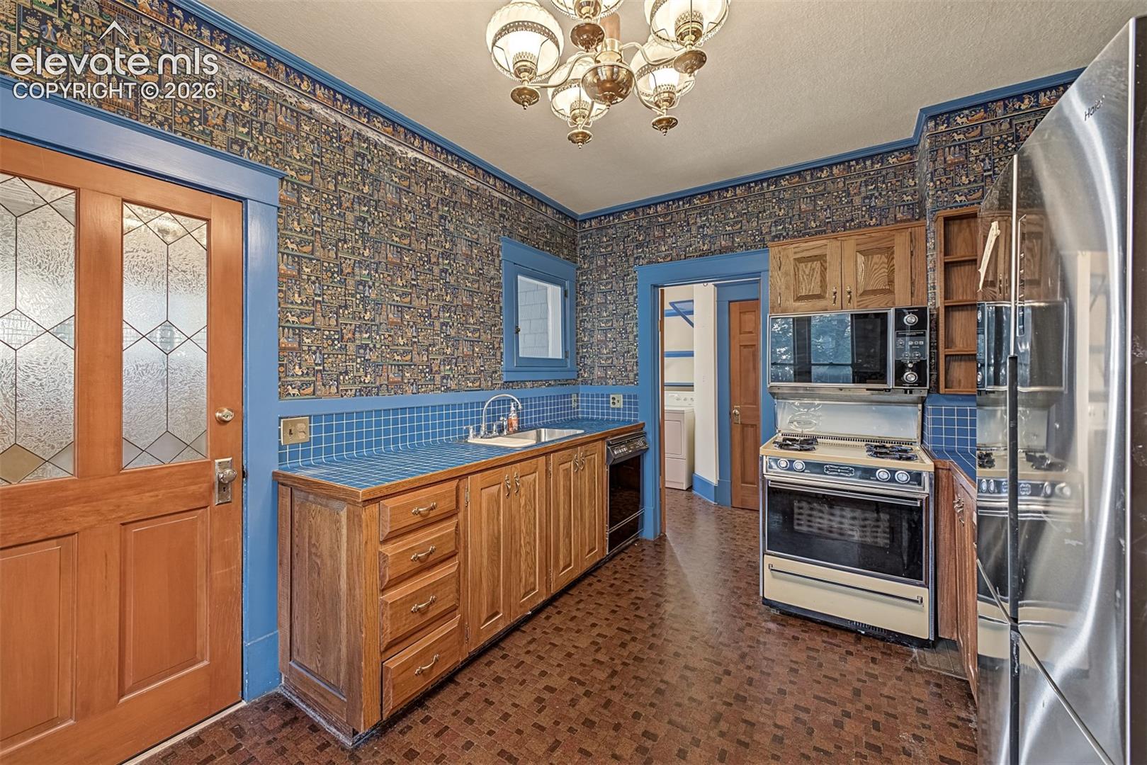 Listing photo 8 for 116 E Columbia Street