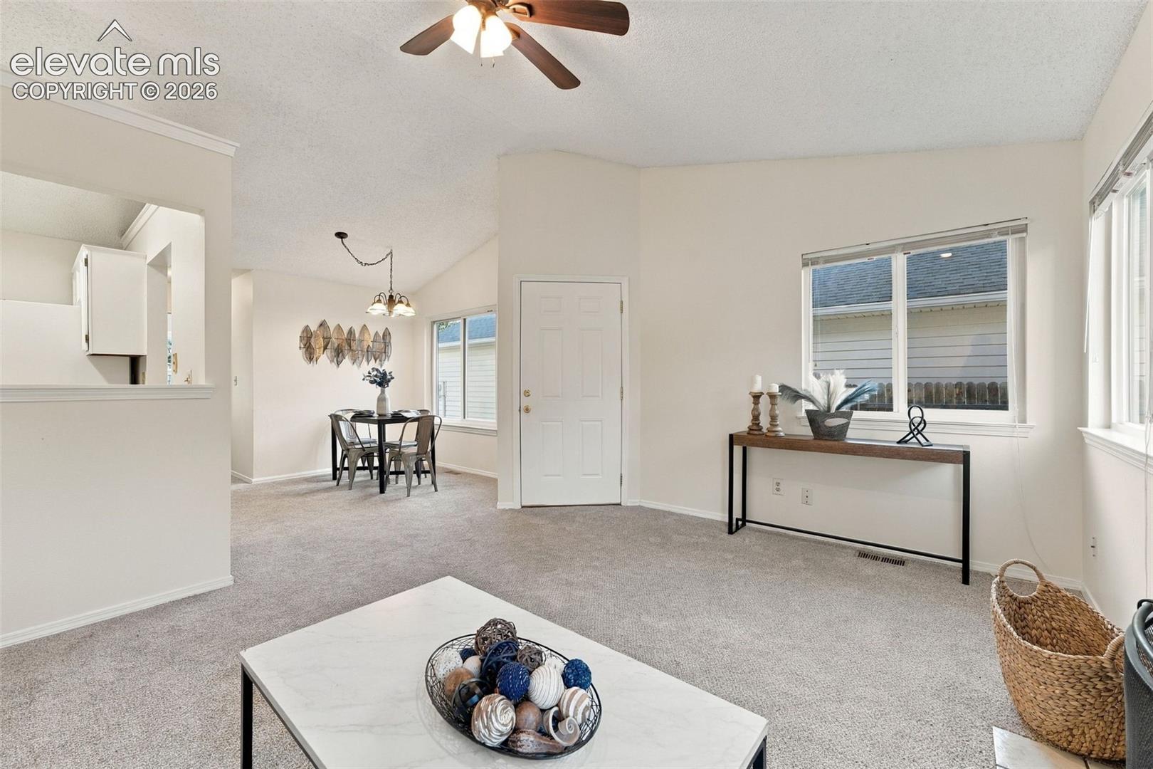 Listing photo 8 for 6430 Lonsdale Drive