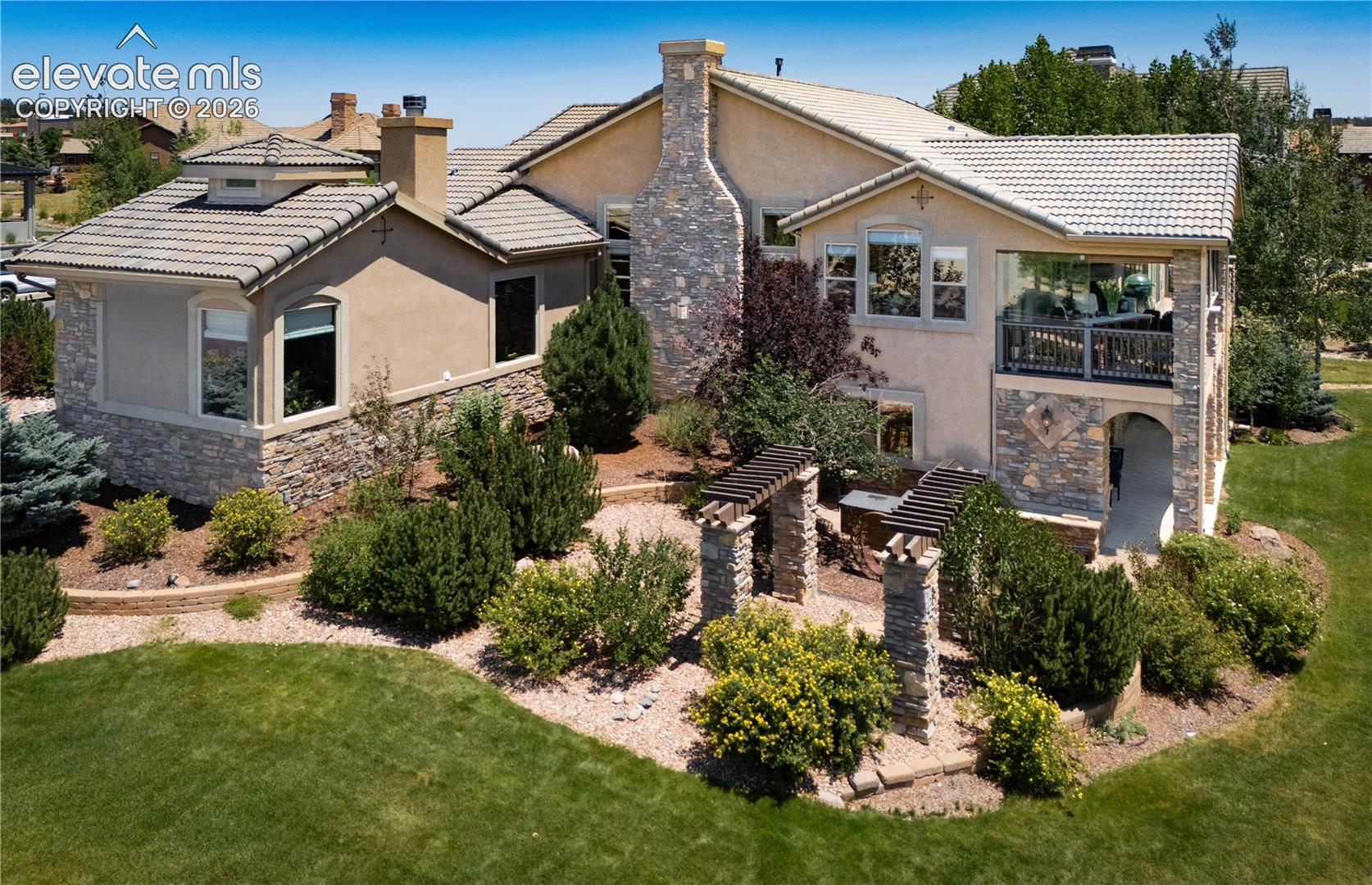 Listing photo 2 for 2313 Rainbows End Point