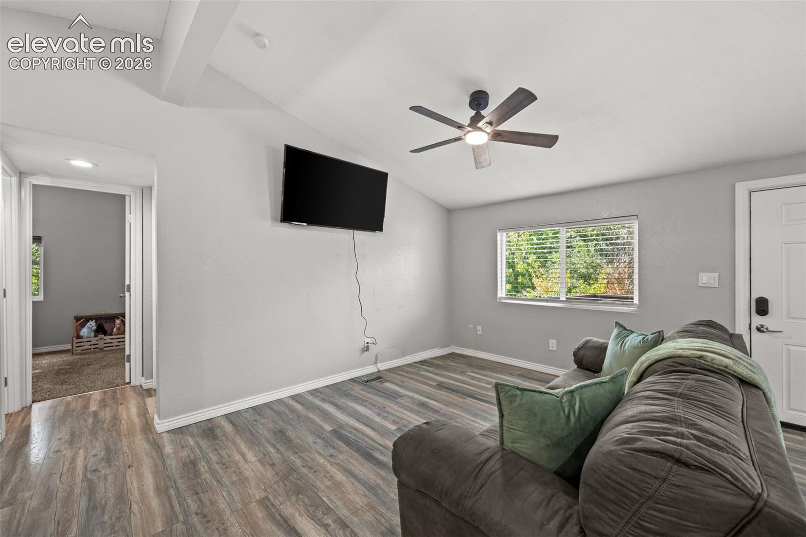Listing photo 6 for 311 Comanche Village Drive