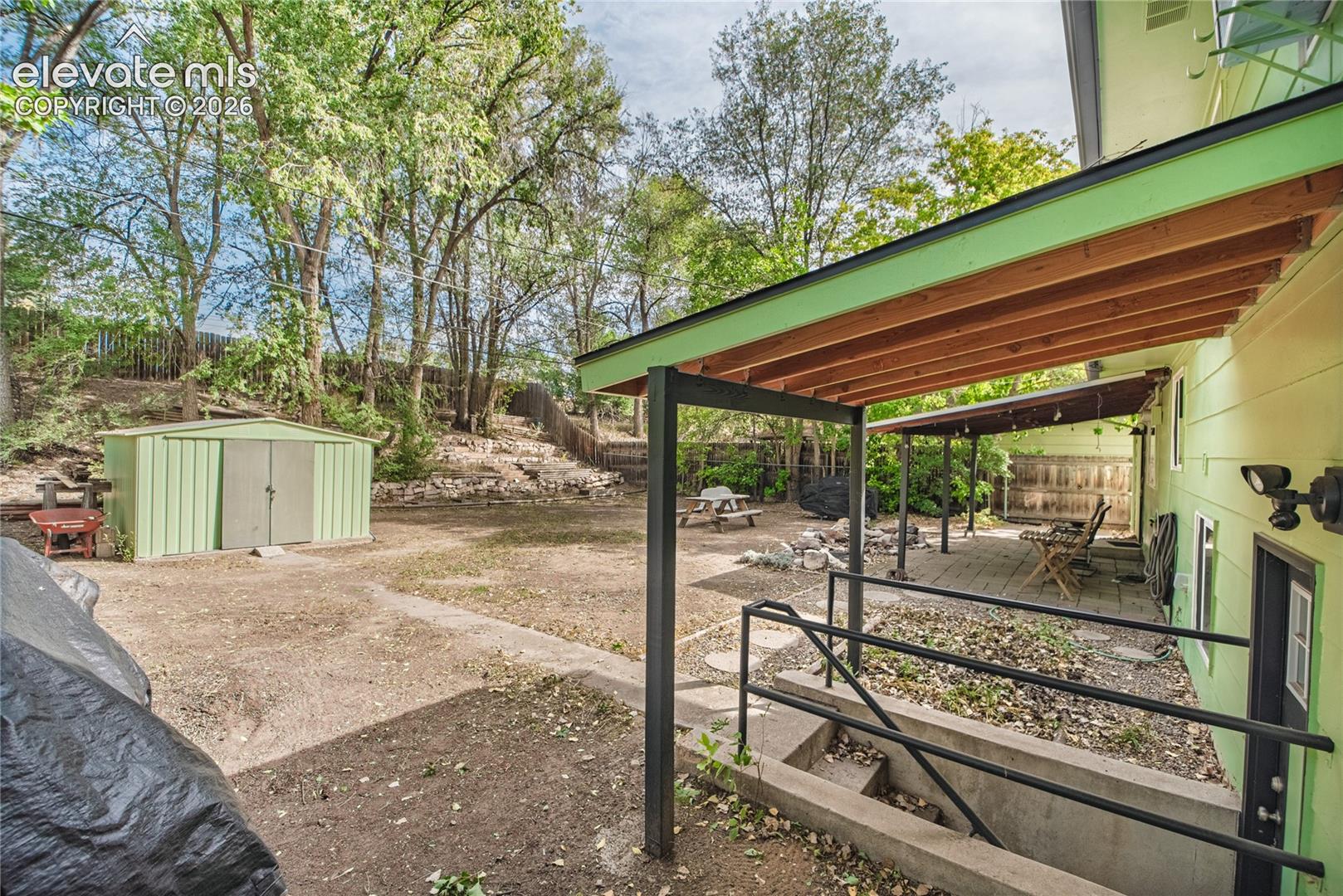 Listing photo 30 for 2512 E La Salle Street