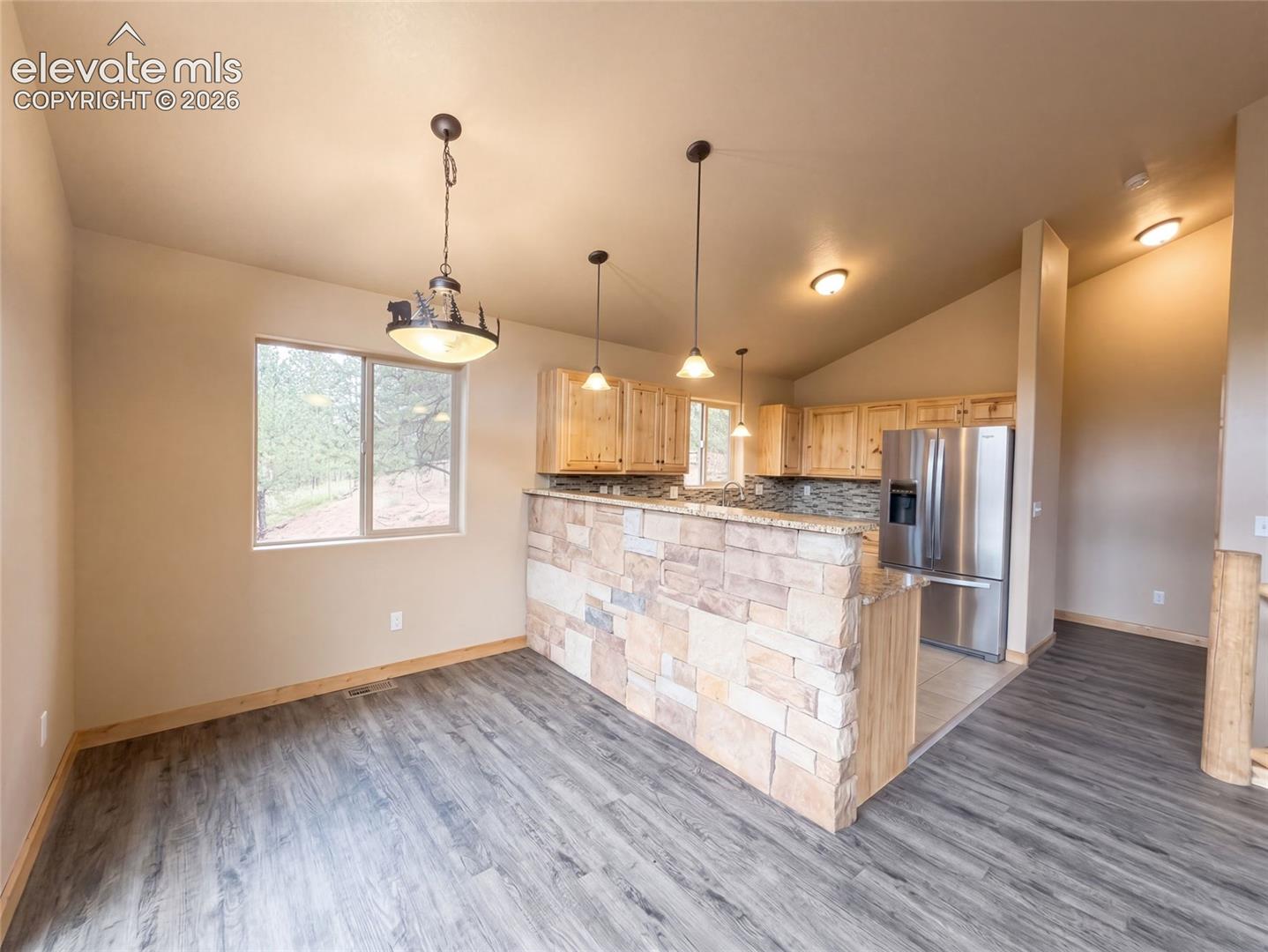 Listing photo 7 for 1920 Pikes Peak Drive