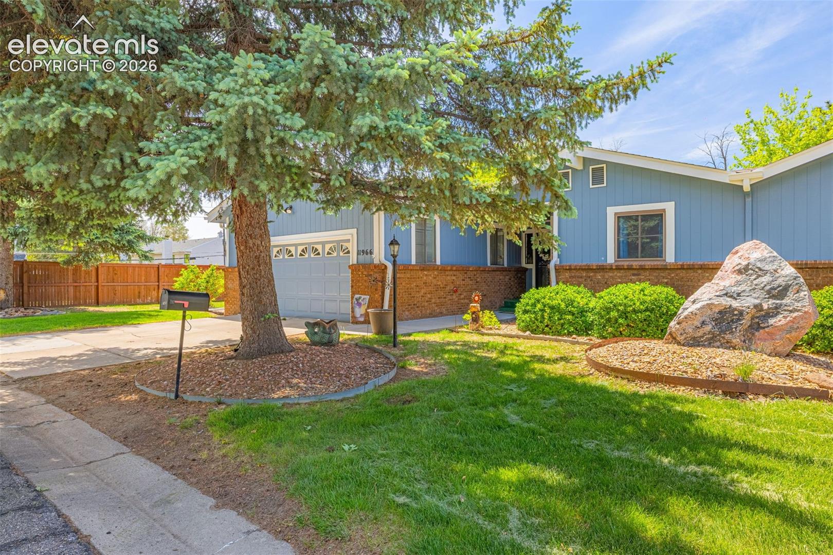 11966 Maple Avenue, photo 2