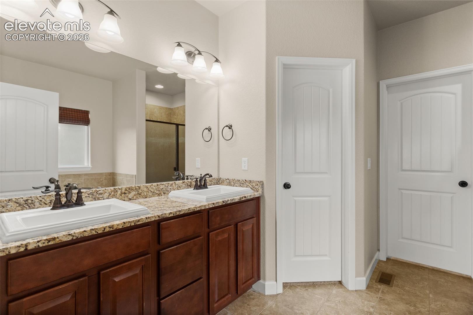 Listing photo 12 for 7551 Dutch Loop