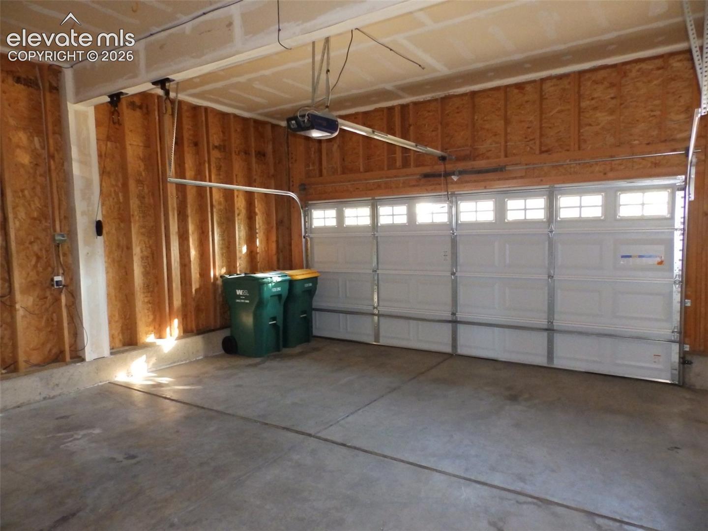 Listing photo 5 for 803 Ridgebury Place